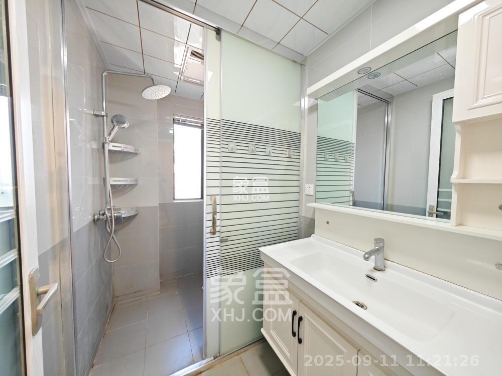 长房半岛蓝湾(观山月) 3室2厅1卫 2350.0元/月 长房半岛蓝湾(观山月) 3室2厅1卫 2350.0元/月室内图