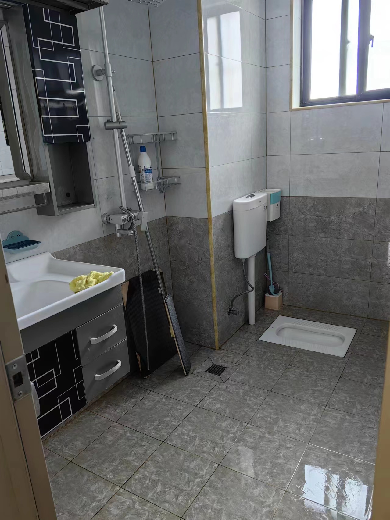 香江豪庭  4室2厅2卫    2200.0元/月室内图