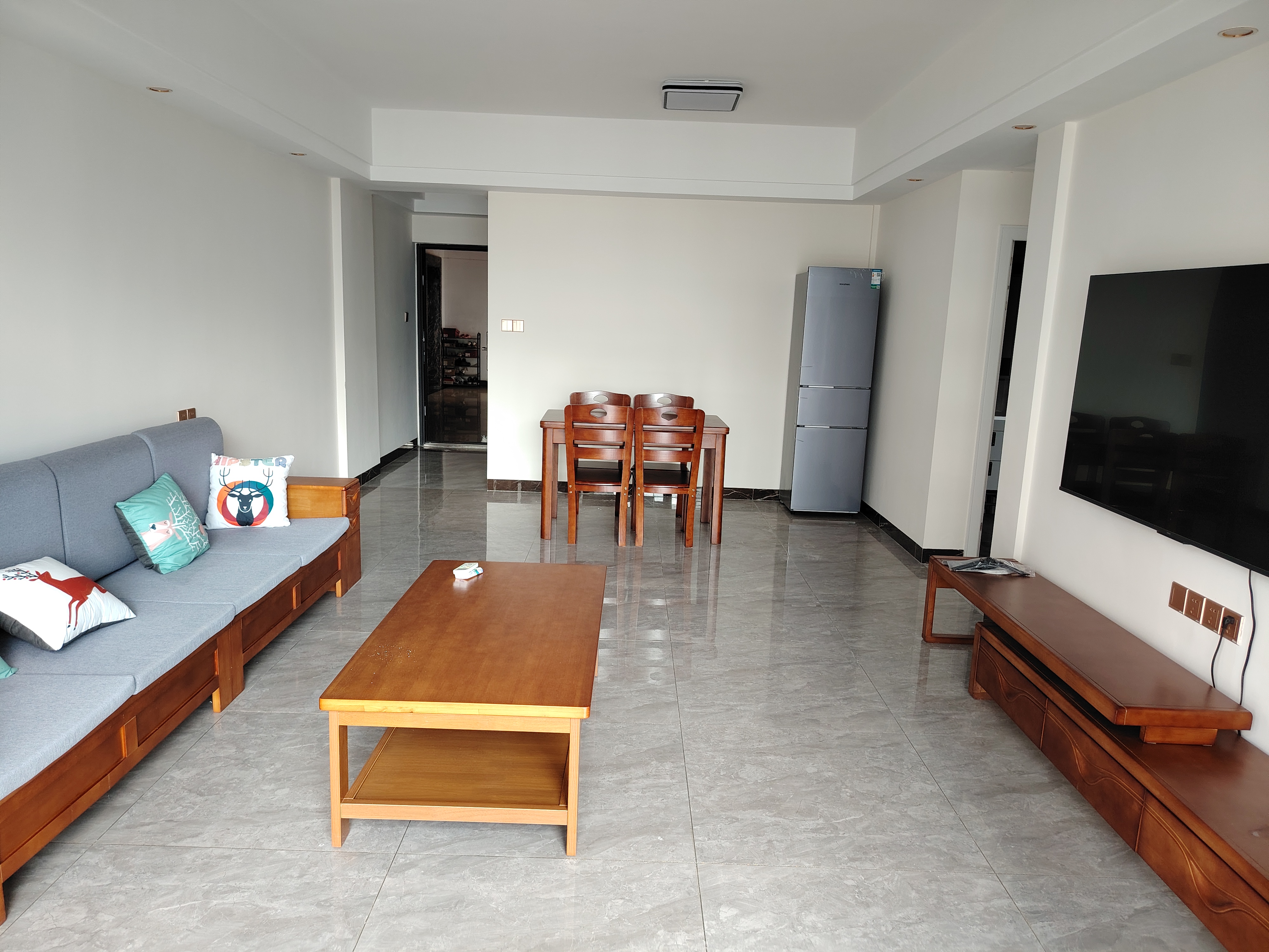 顺发新村 2室2厅1卫 2800.0元/月 顺发新村 2室2厅1卫 2800.0元/月室内图