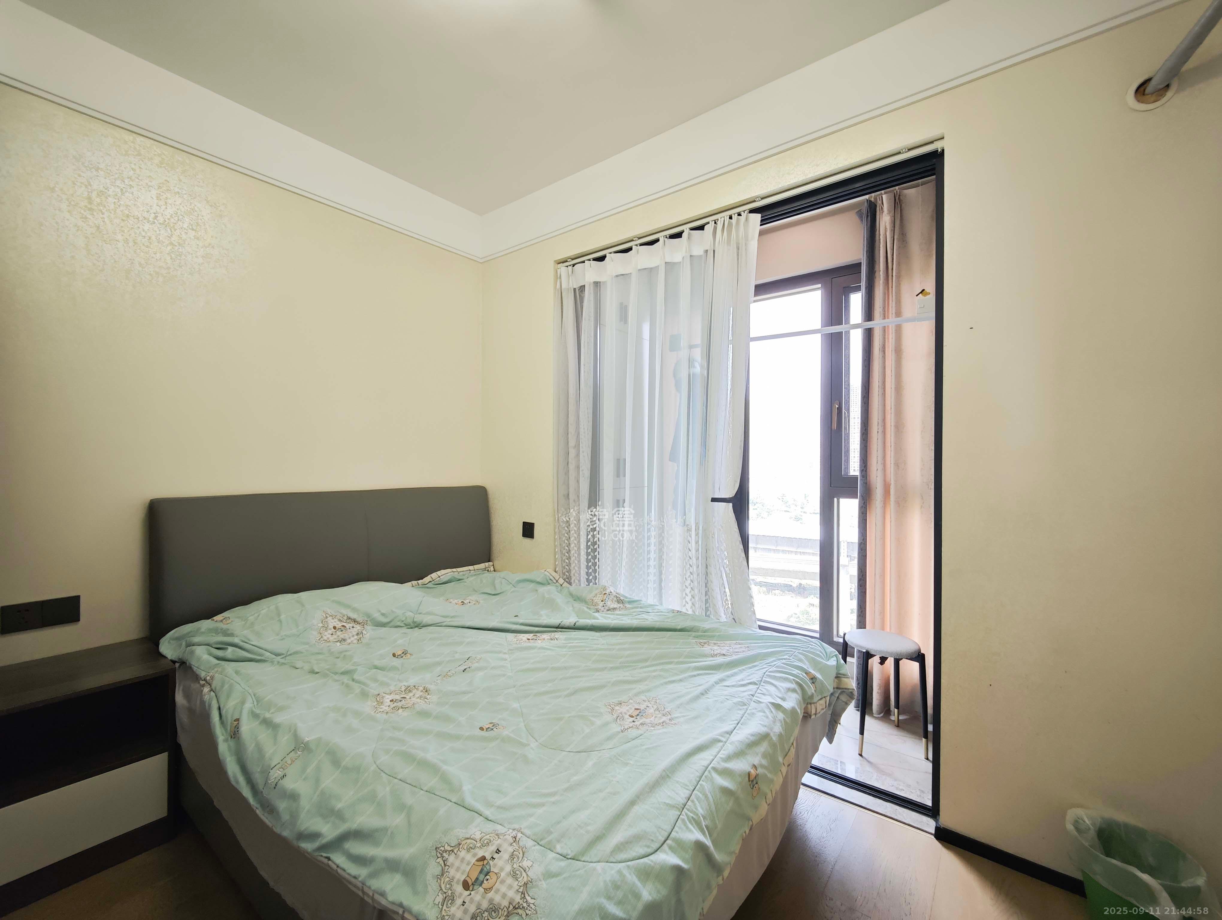 万科魅力之城天阔里  4室2厅2卫    160.0万卧室