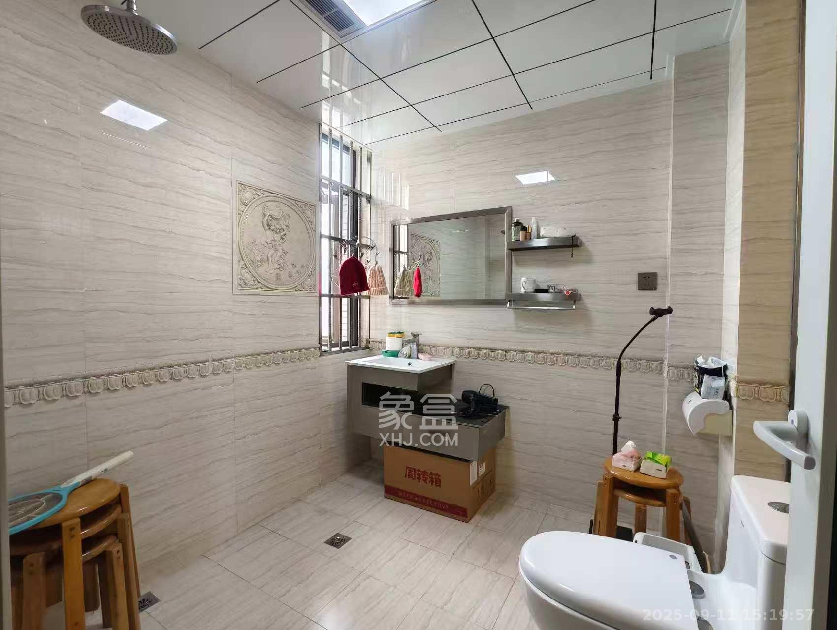 长房东郡  4室2厅2卫    4000.0元/月室内图