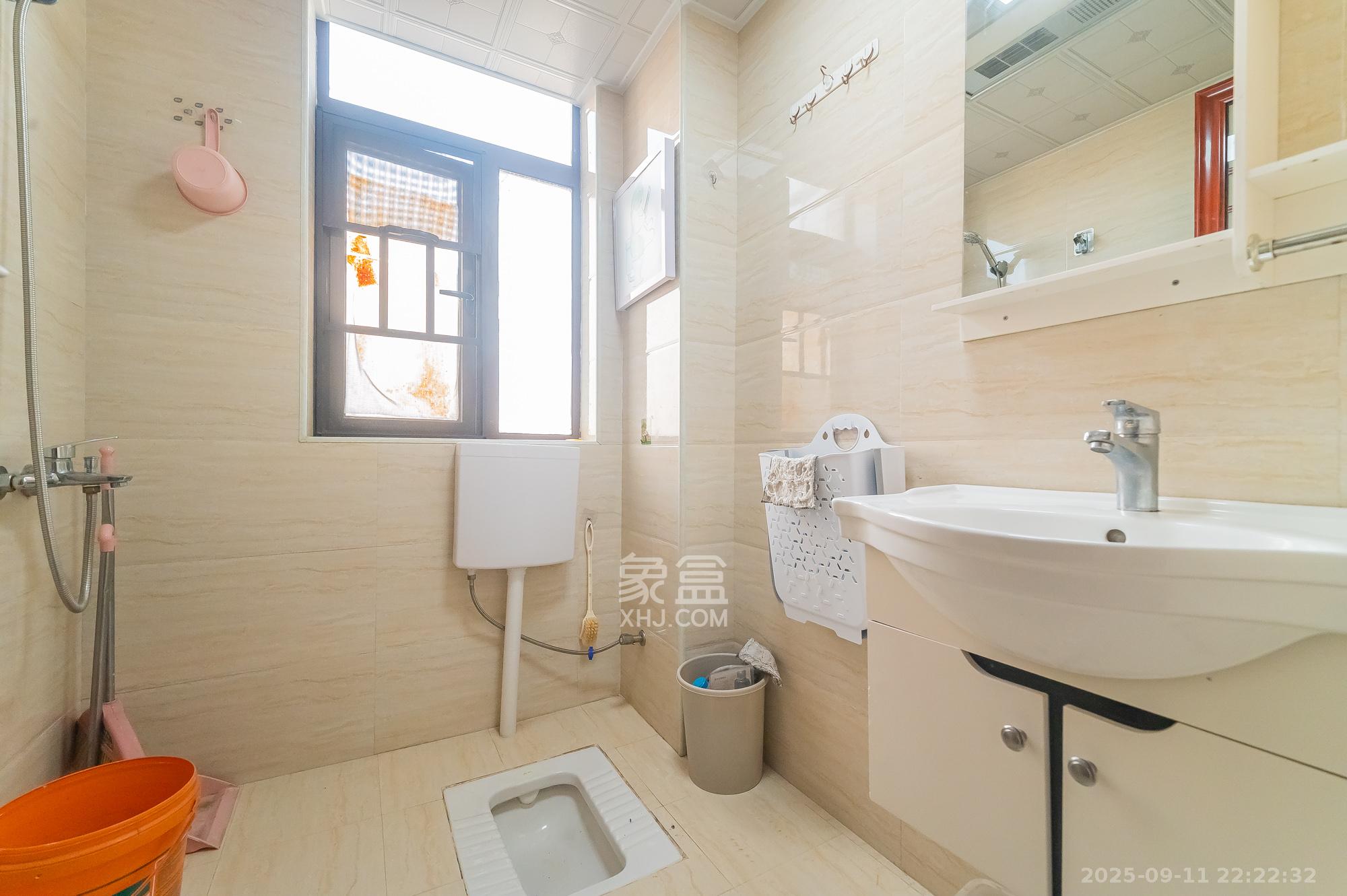 水岸世景  3室2厅1卫    60.8万 水岸世景  3室2厅1卫    60.8万卫生间