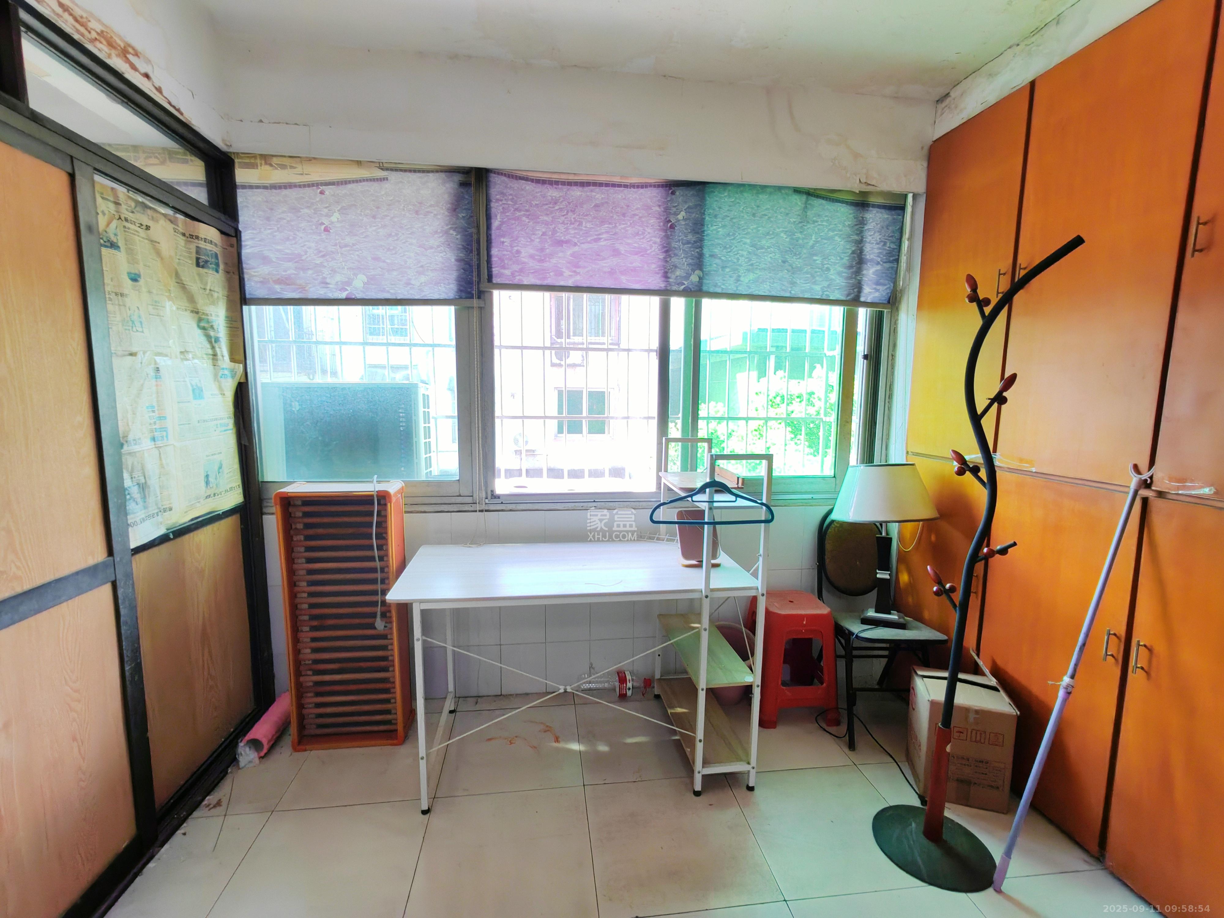 紫荆花园  3室2厅2卫    1800.0元/月室内图