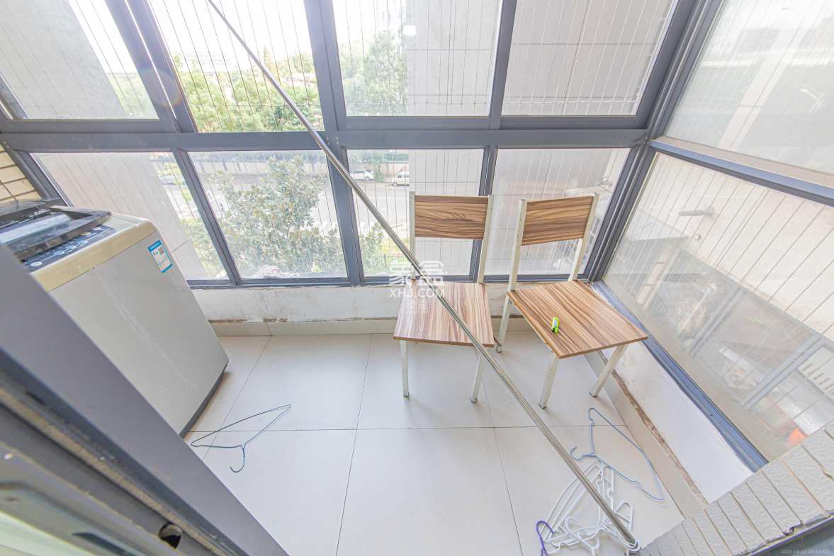 中信城市广场(中信新城一期)  1室2厅1卫    66.0万 中信城市广场(中信新城一期)  1室2厅1卫    66.0万阳台