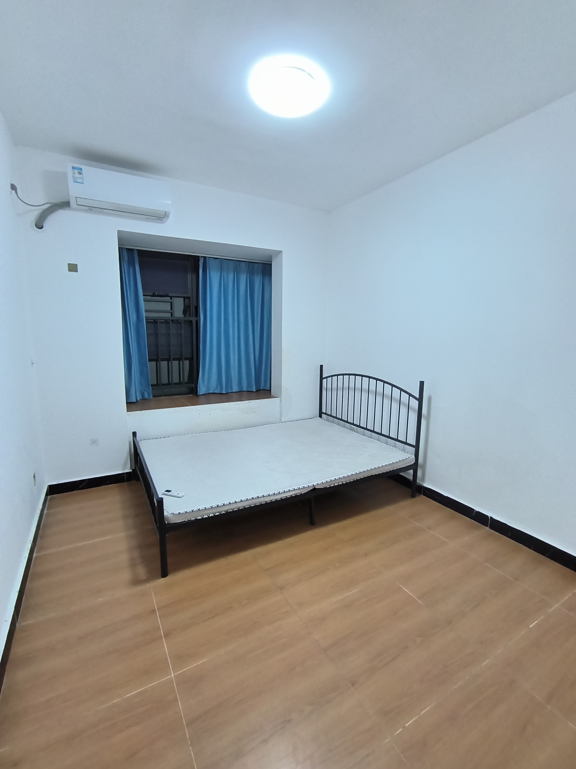坡博家园一区  4室2厅2卫   2700.00元/月室内图