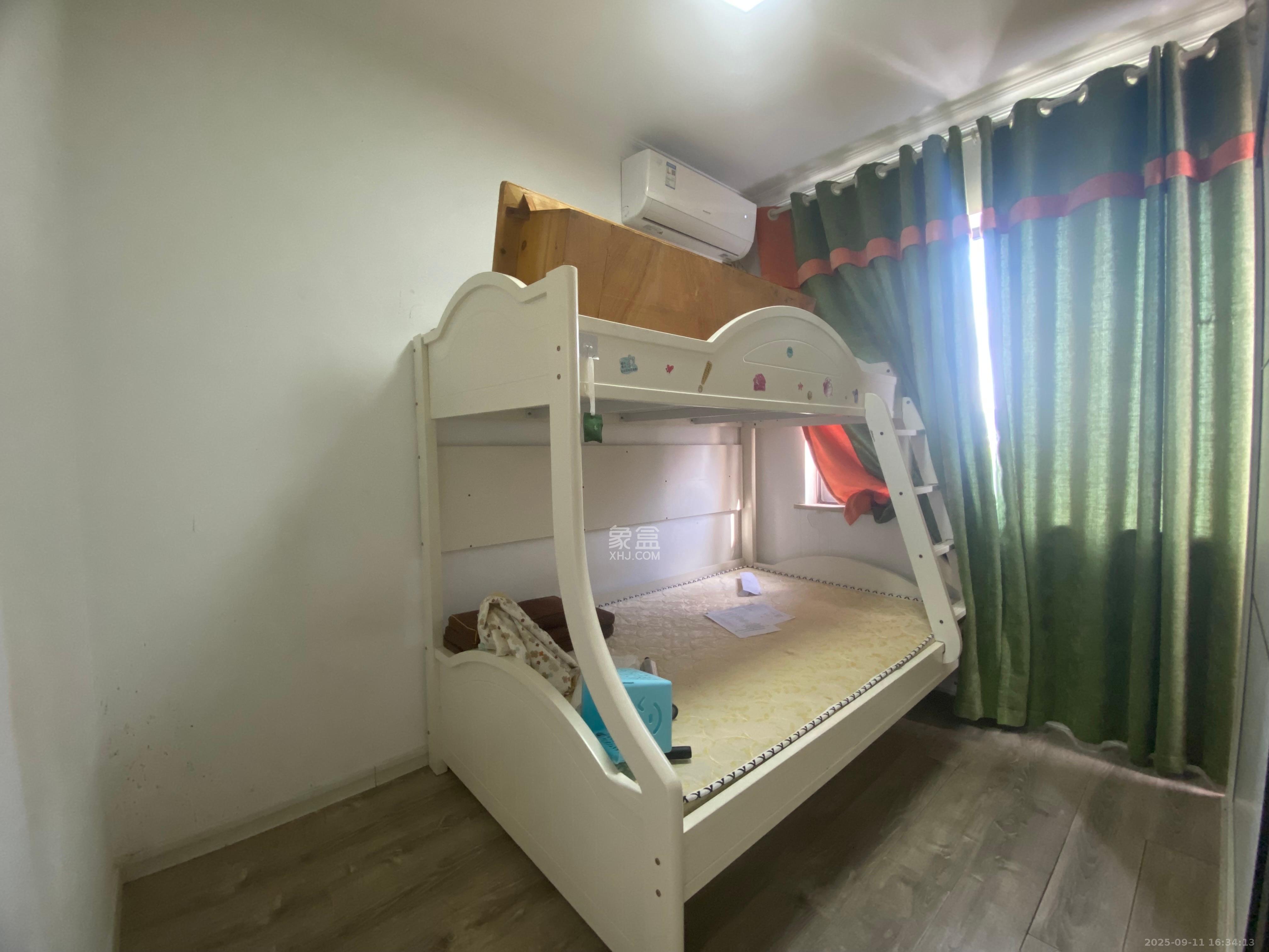 华润置地广场二期 3室2厅2卫 2100.0元/月 华润置地广场二期 3室2厅2卫 2100.0元/月室内图