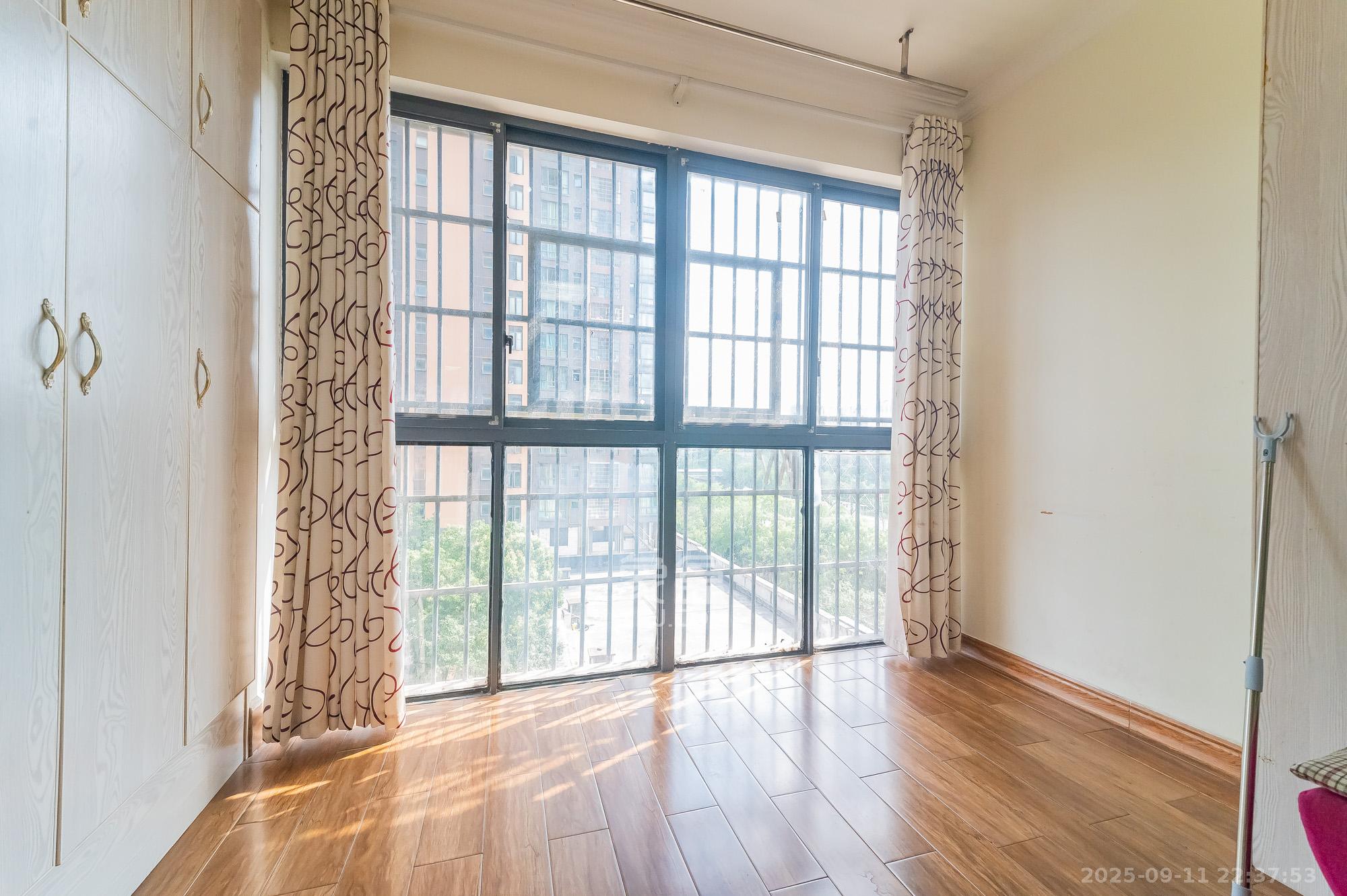 海伦春天  2室1厅1卫    49.8万阳台