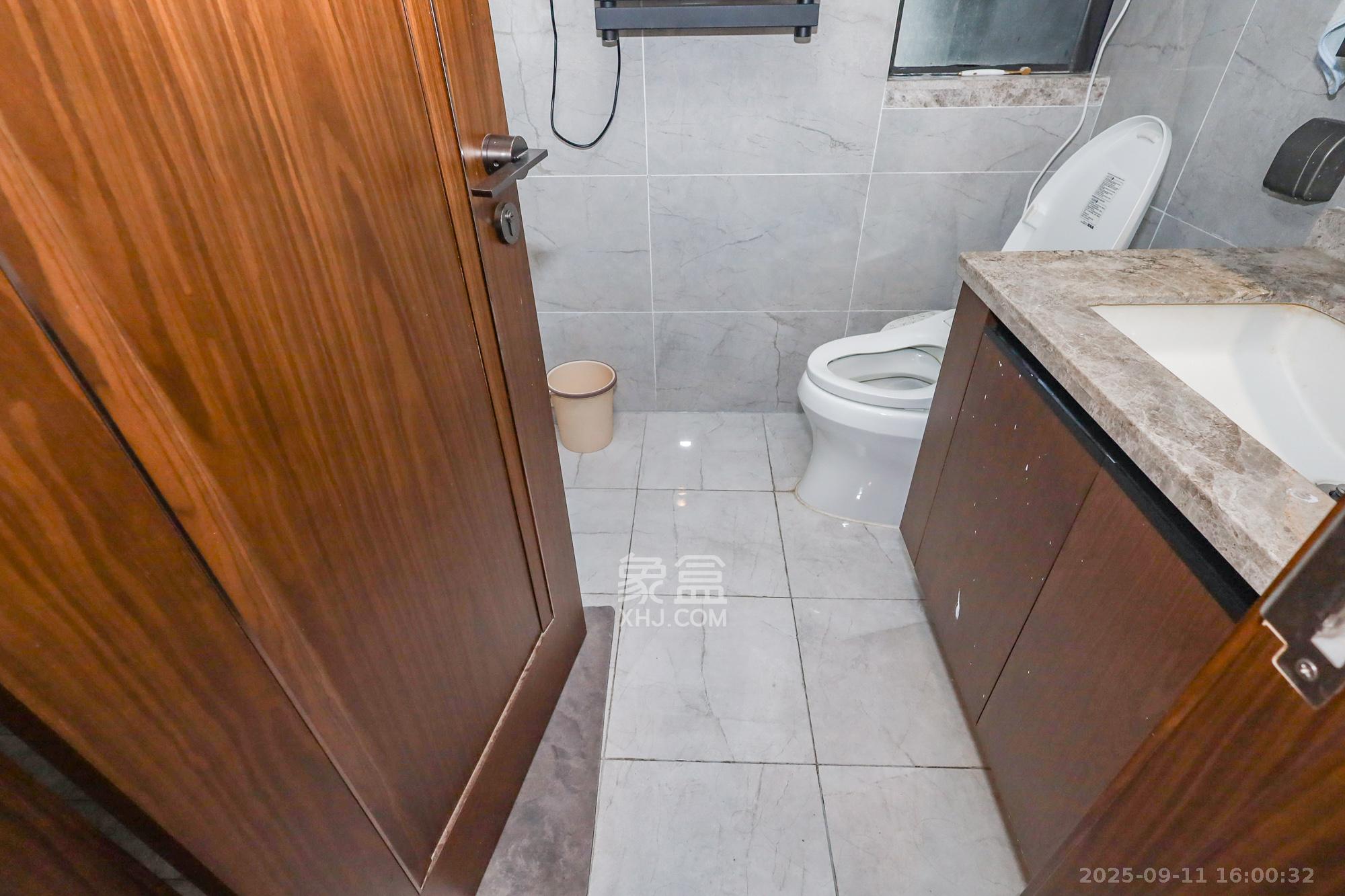 万科里金域滨江  4室2厅2卫    268.0万卫生间