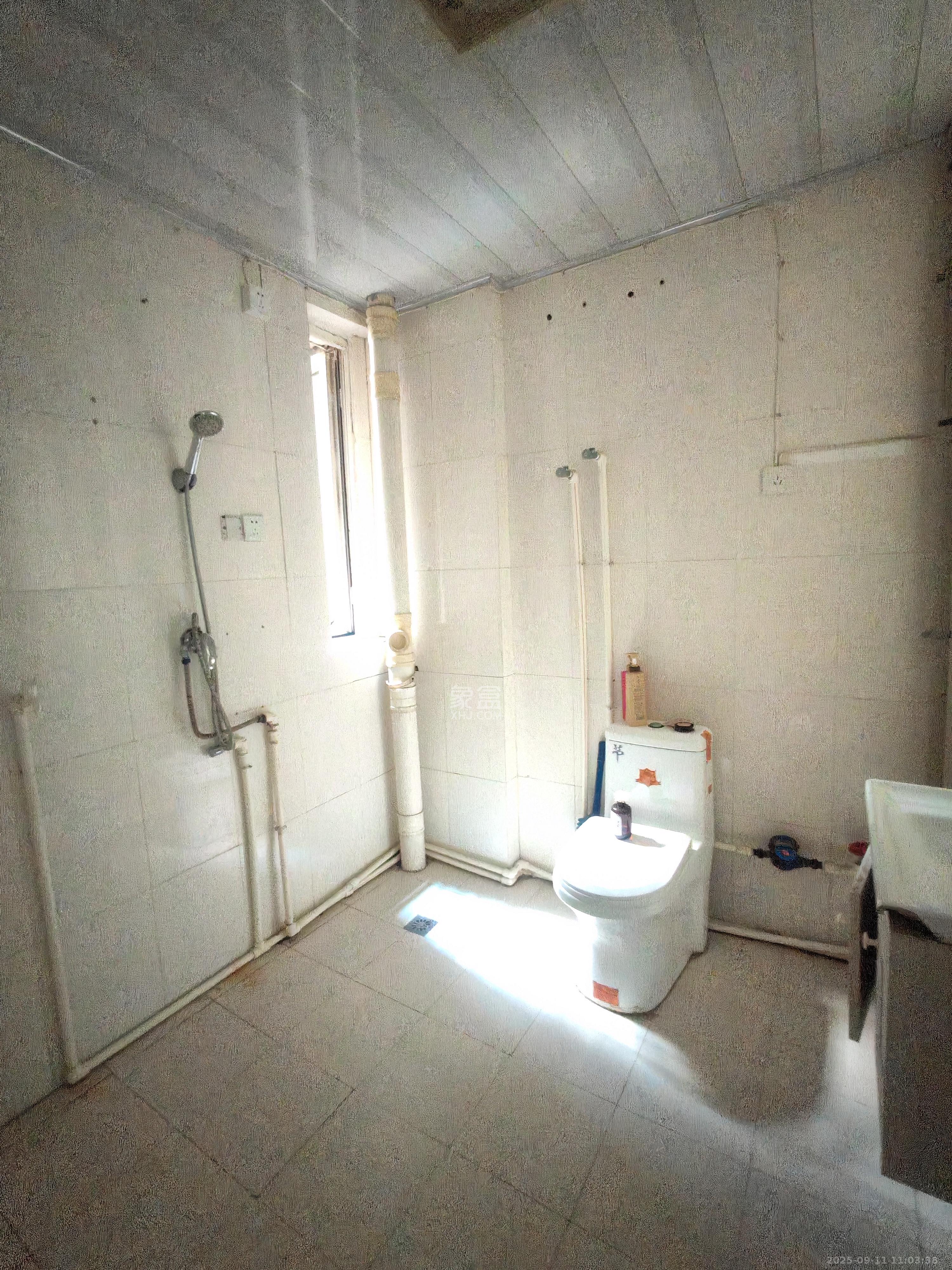 东城名苑  3室2厅2卫    1500.0元/月室内图