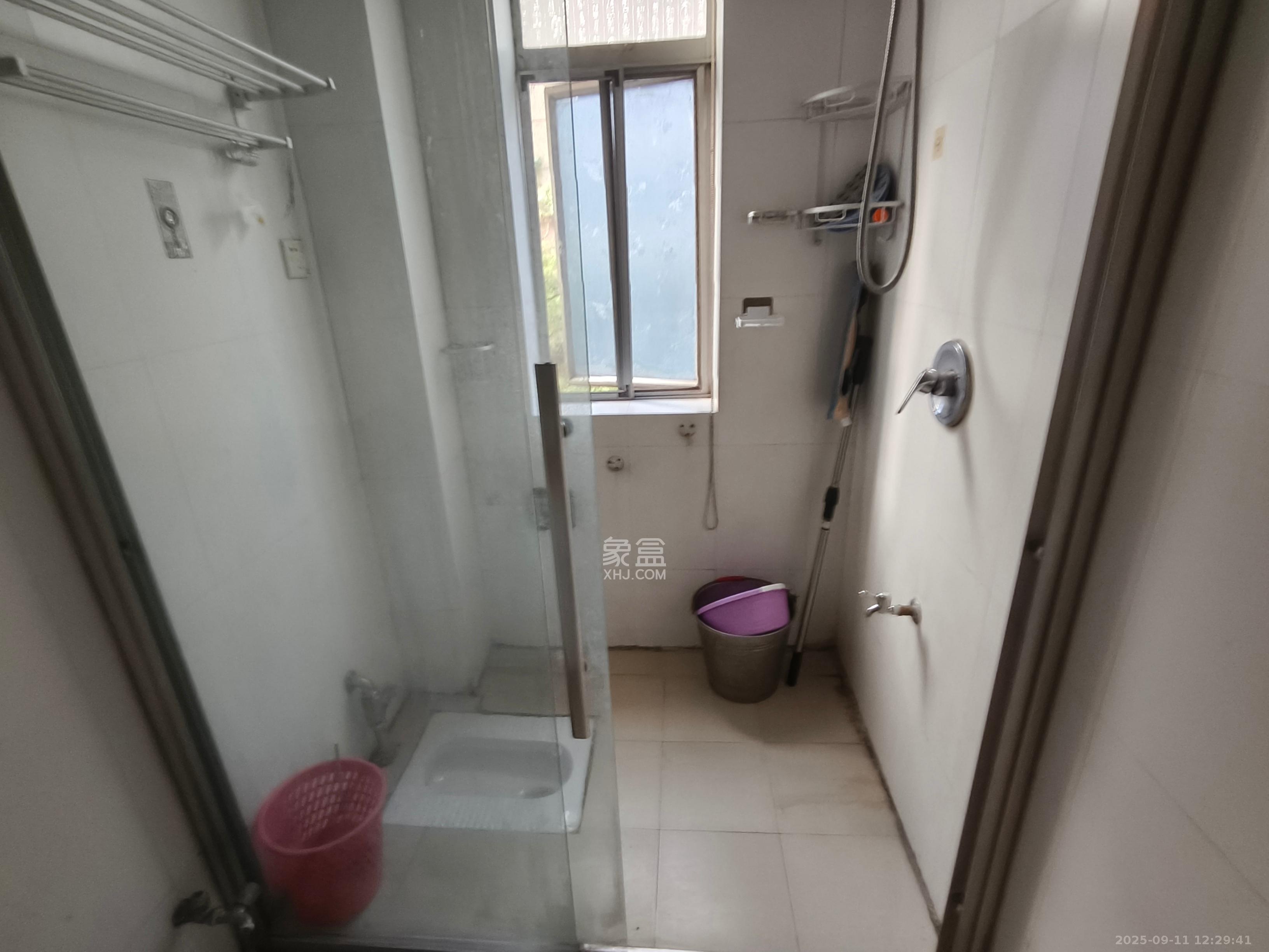 警校新村  3室2厅1卫    2000.0元/月室内图