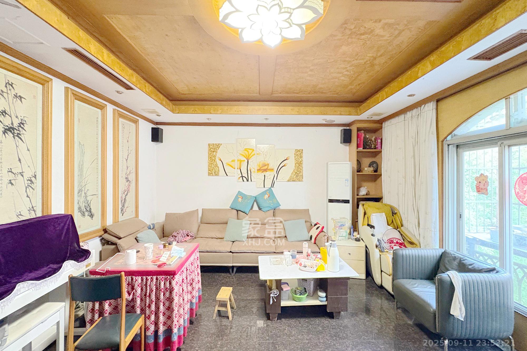 和光公寓  3室2厅2卫    82.8万 和光公寓  3室2厅2卫    82.8万客厅