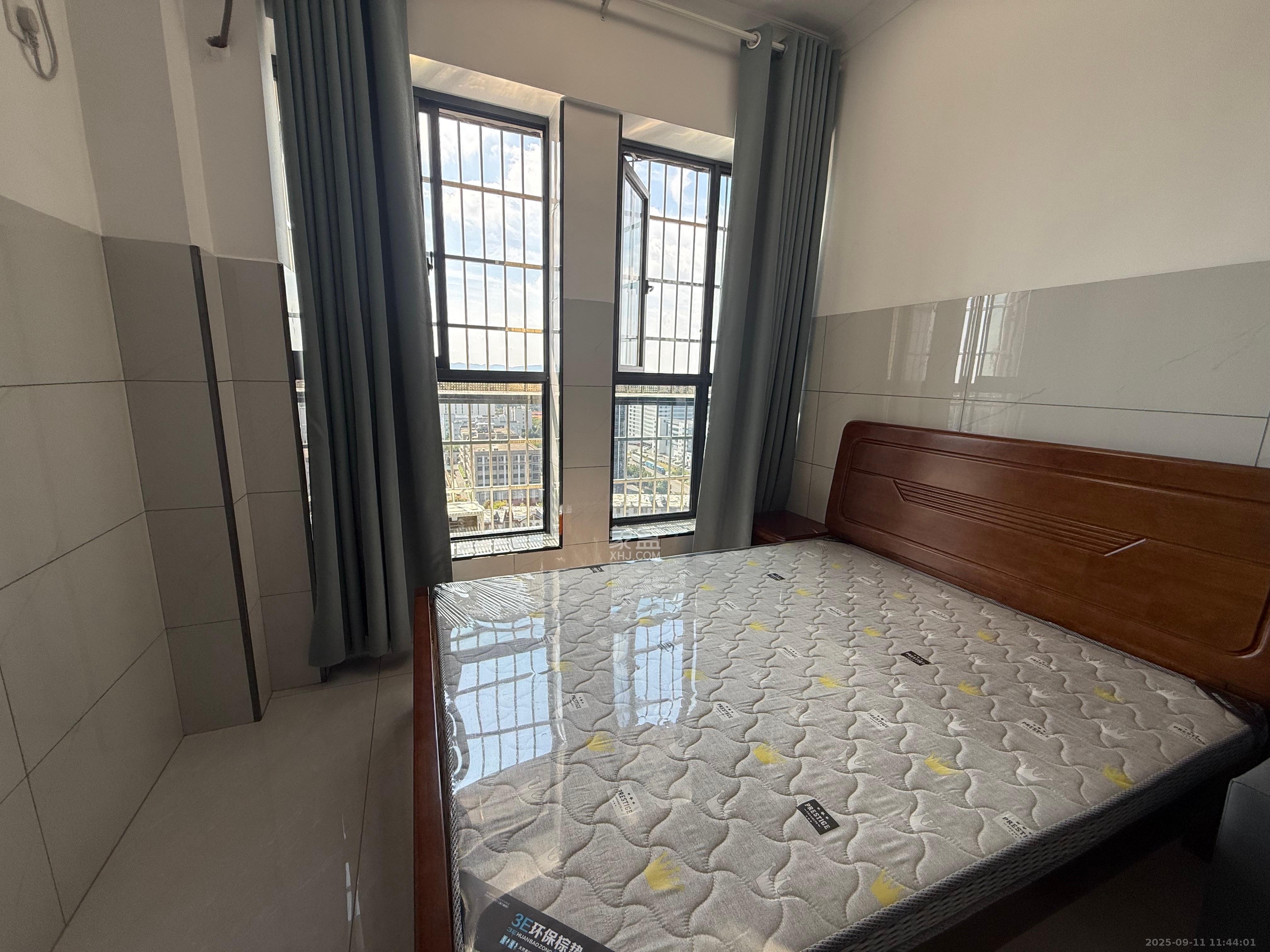 中南国际眼镜城(中伟商业中心) 1室1厅1卫 1200.0元/月 中南国际眼镜城(中伟商业中心) 1室1厅1卫 1200.0元/月室内图