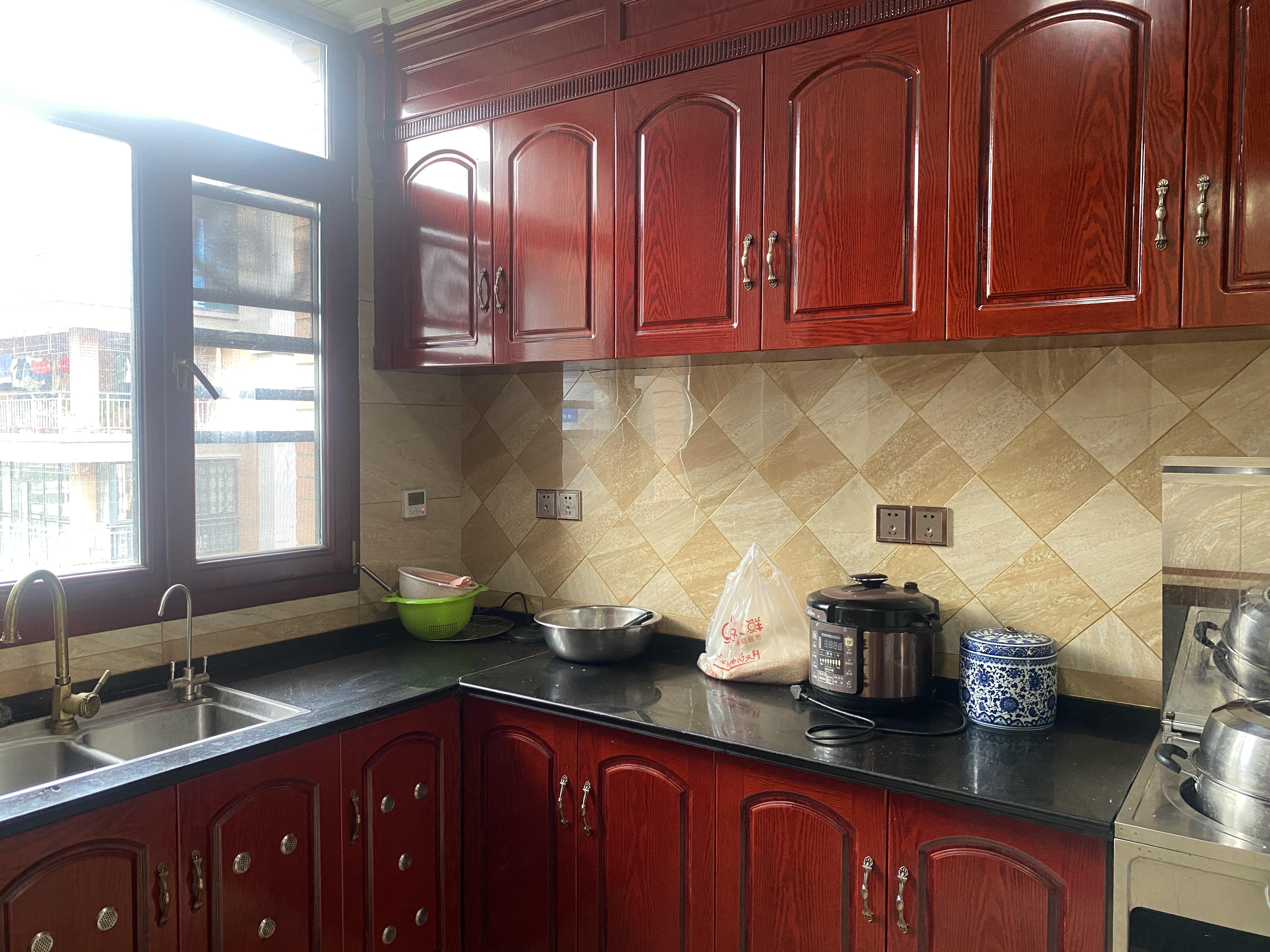 国土鑫苑 4室2厅2卫 138.8万 国土鑫苑 4室2厅2卫 138.8万客厅