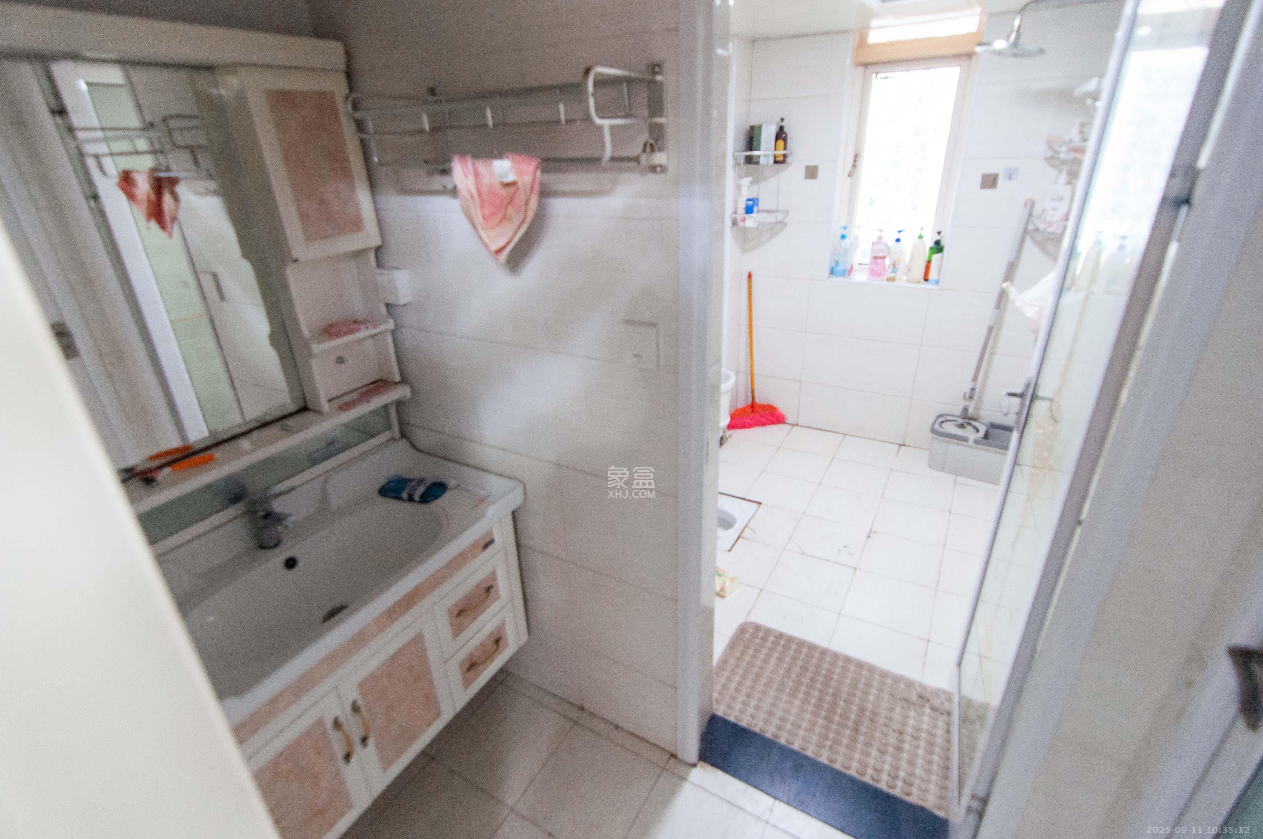 航天大院  3室2厅1卫    92.0万卫生间