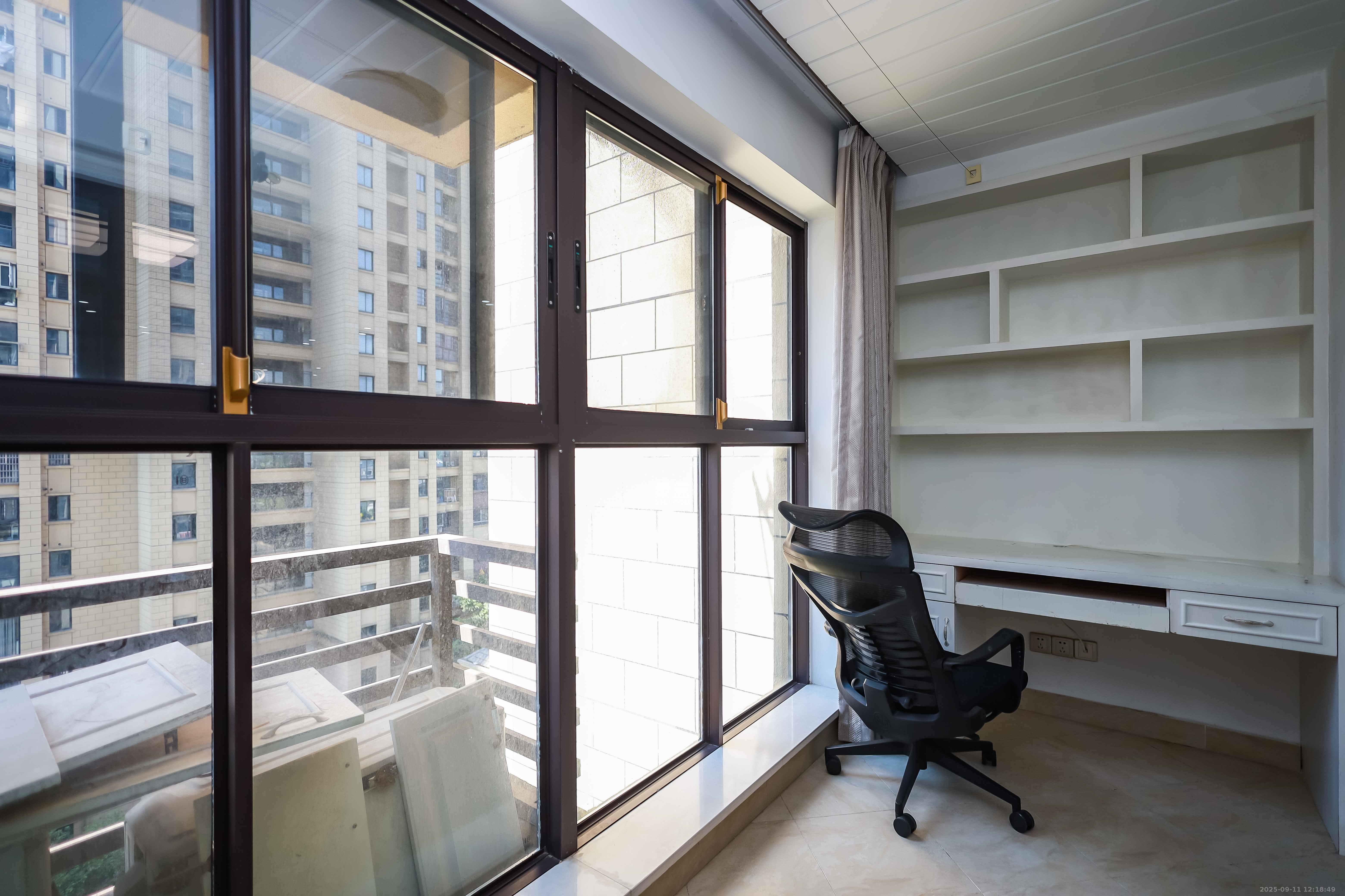 奥克斯缔壹城  3室2厅2卫    110.0万 奥克斯缔壹城  3室2厅2卫    110.0万阳台