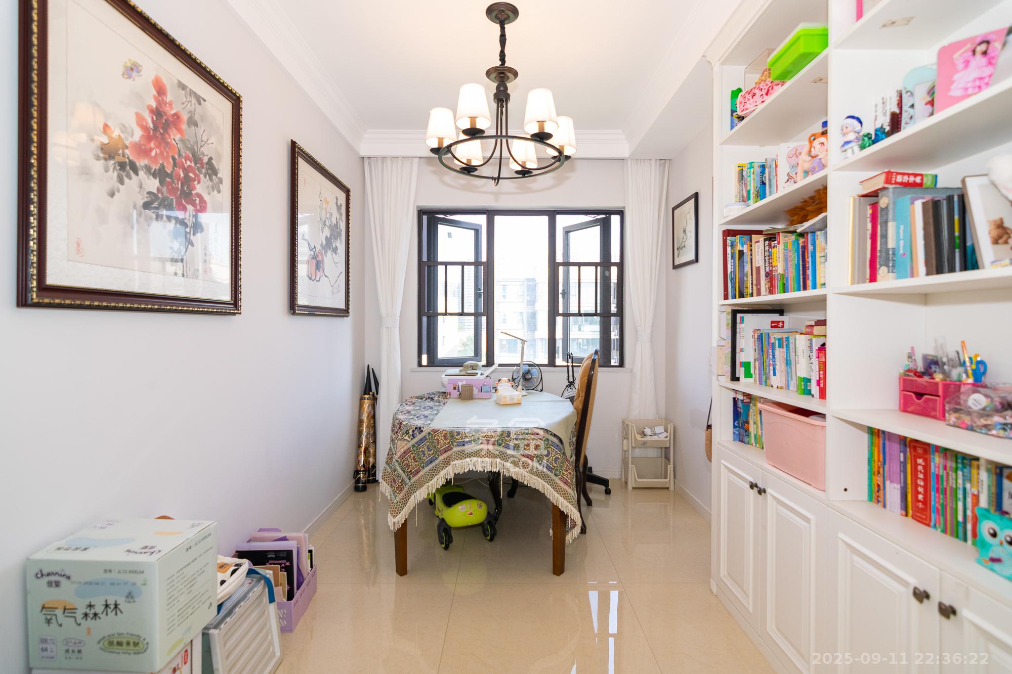 润和谷山郡(悦禧山庄水榭花都)  5室3厅2卫    145.0万 润和谷山郡(悦禧山庄水榭花都)  5室3厅2卫    145.0万卧室