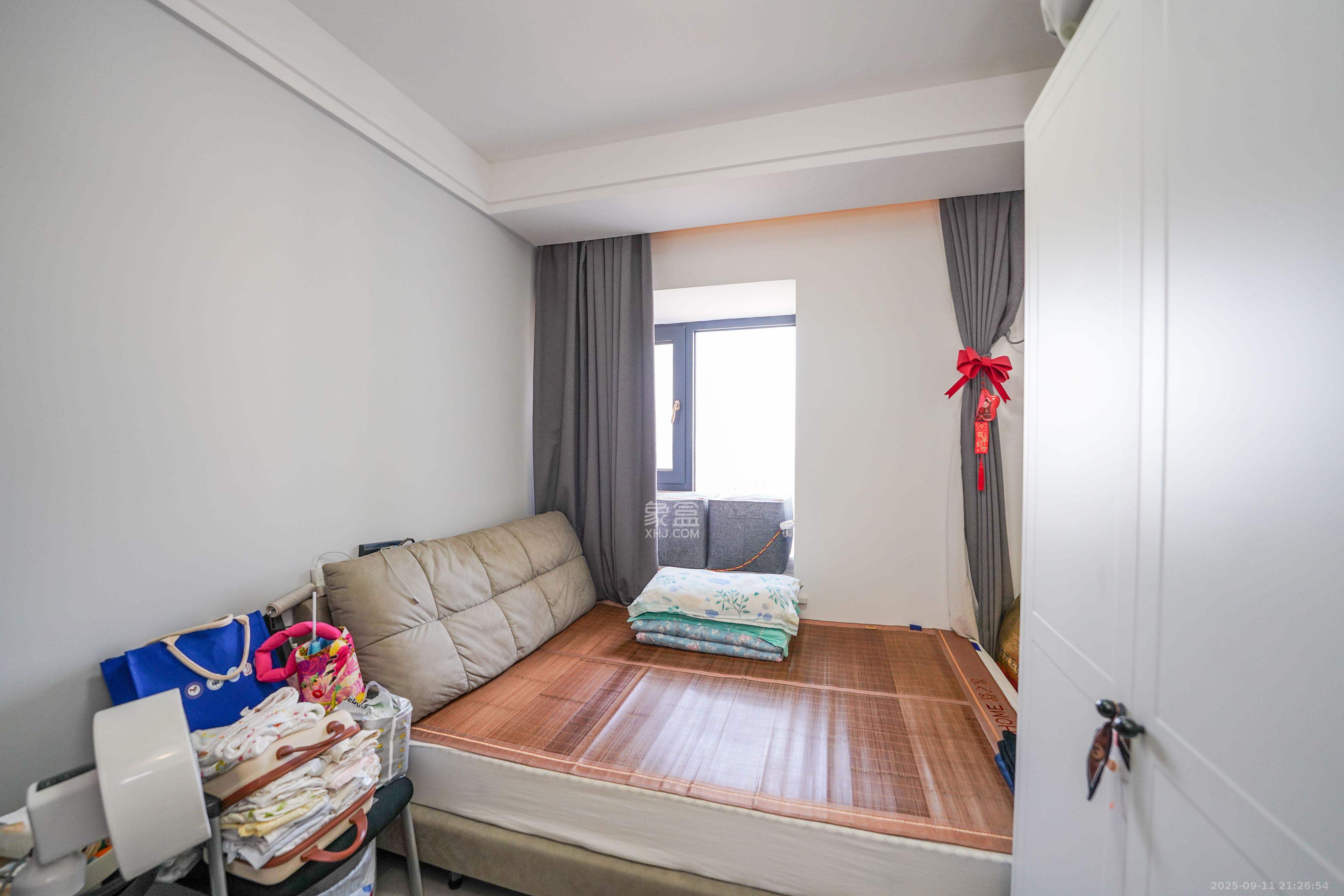 鑫天格林香山  2室2厅1卫    49.0万 鑫天格林香山  2室2厅1卫    49.0万卧室