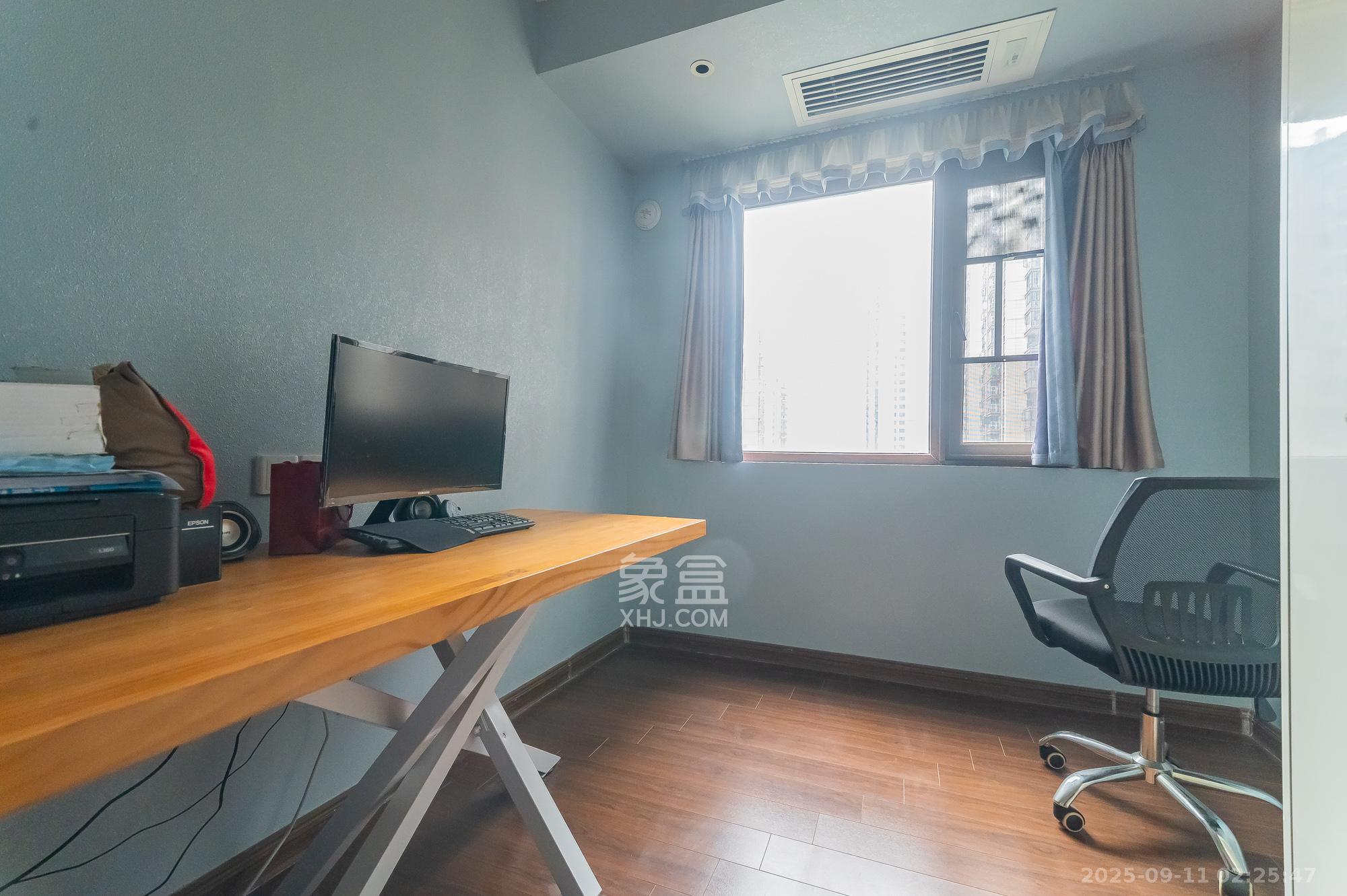 碧桂园中央花园  4室2厅2卫    119.8万卧室