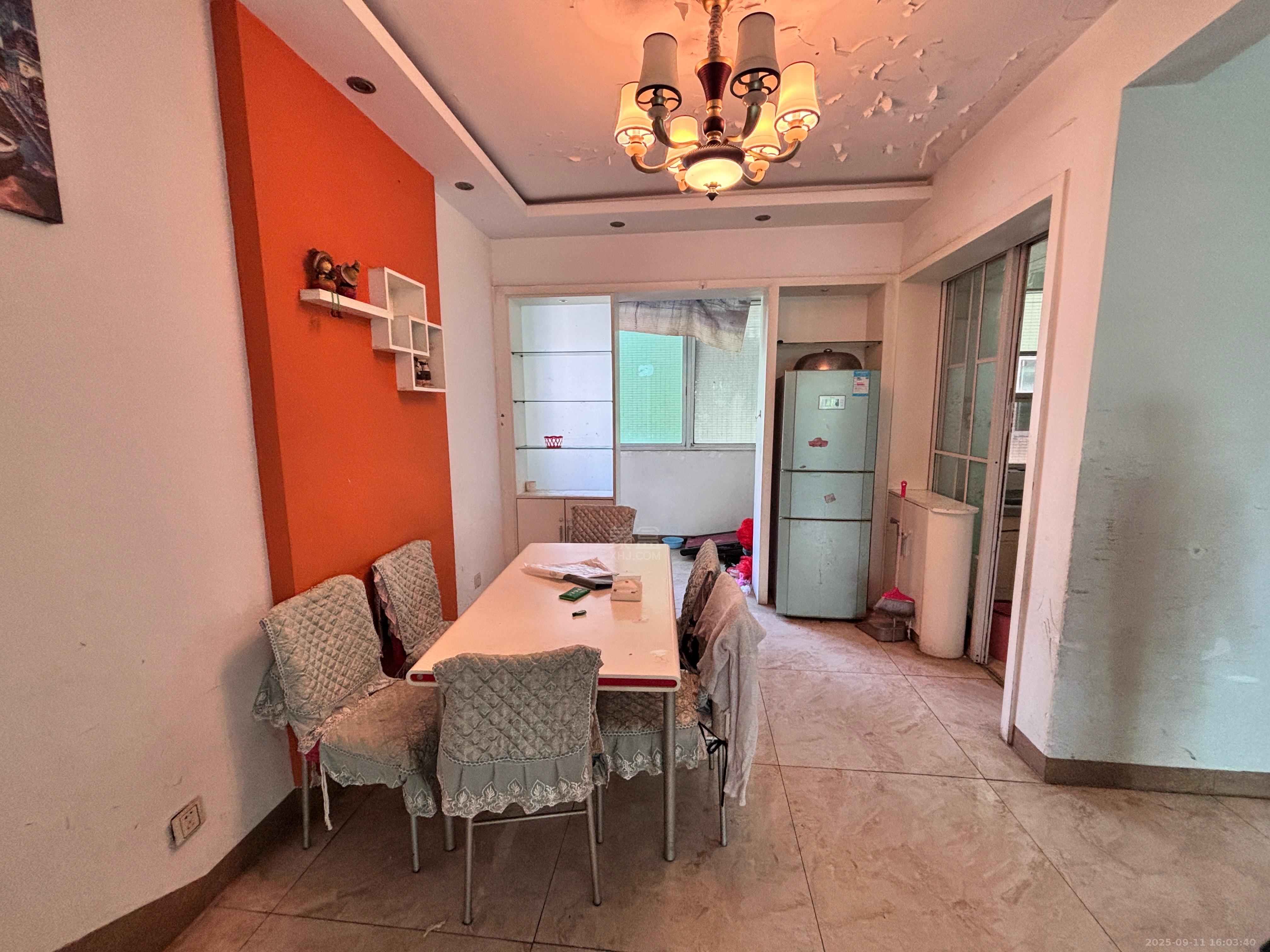 四季花园 3室2厅2卫 2000.0元/月 四季花园 3室2厅2卫 2000.0元/月室内图