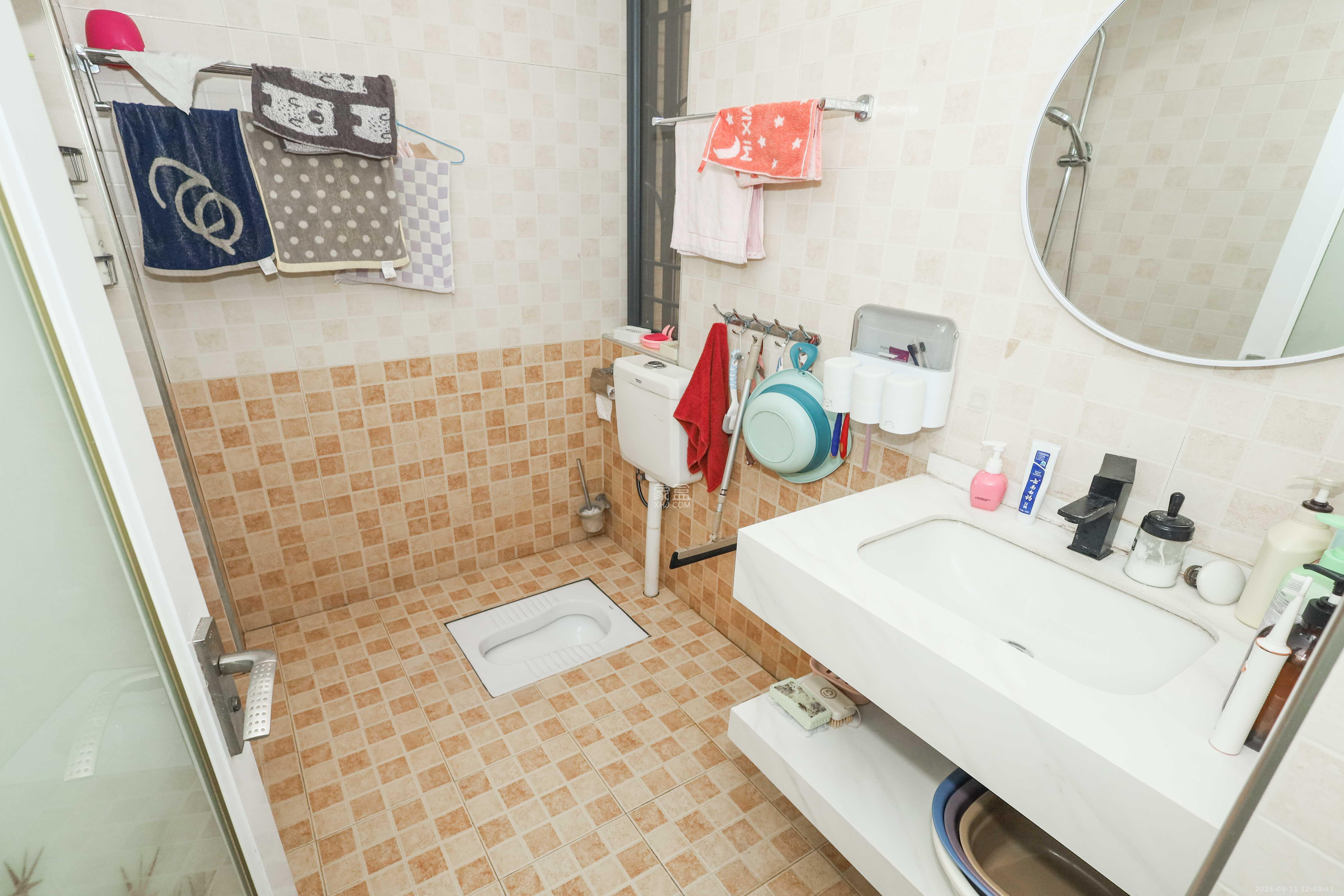 保利麓谷林语C区  3室2厅1卫   85.00万卫生间