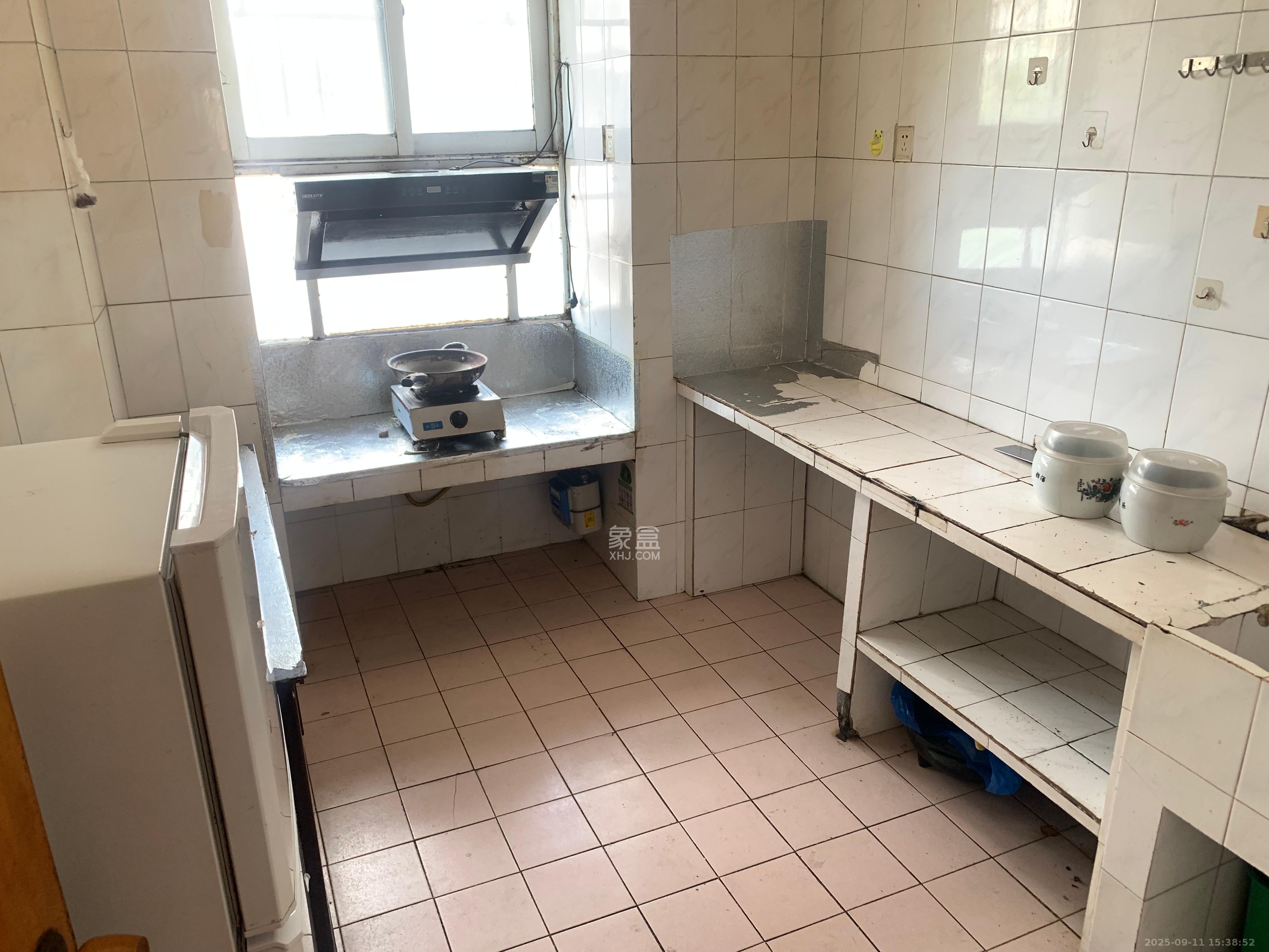 长华小区  2室1厅1卫    1600.0元/月室内图