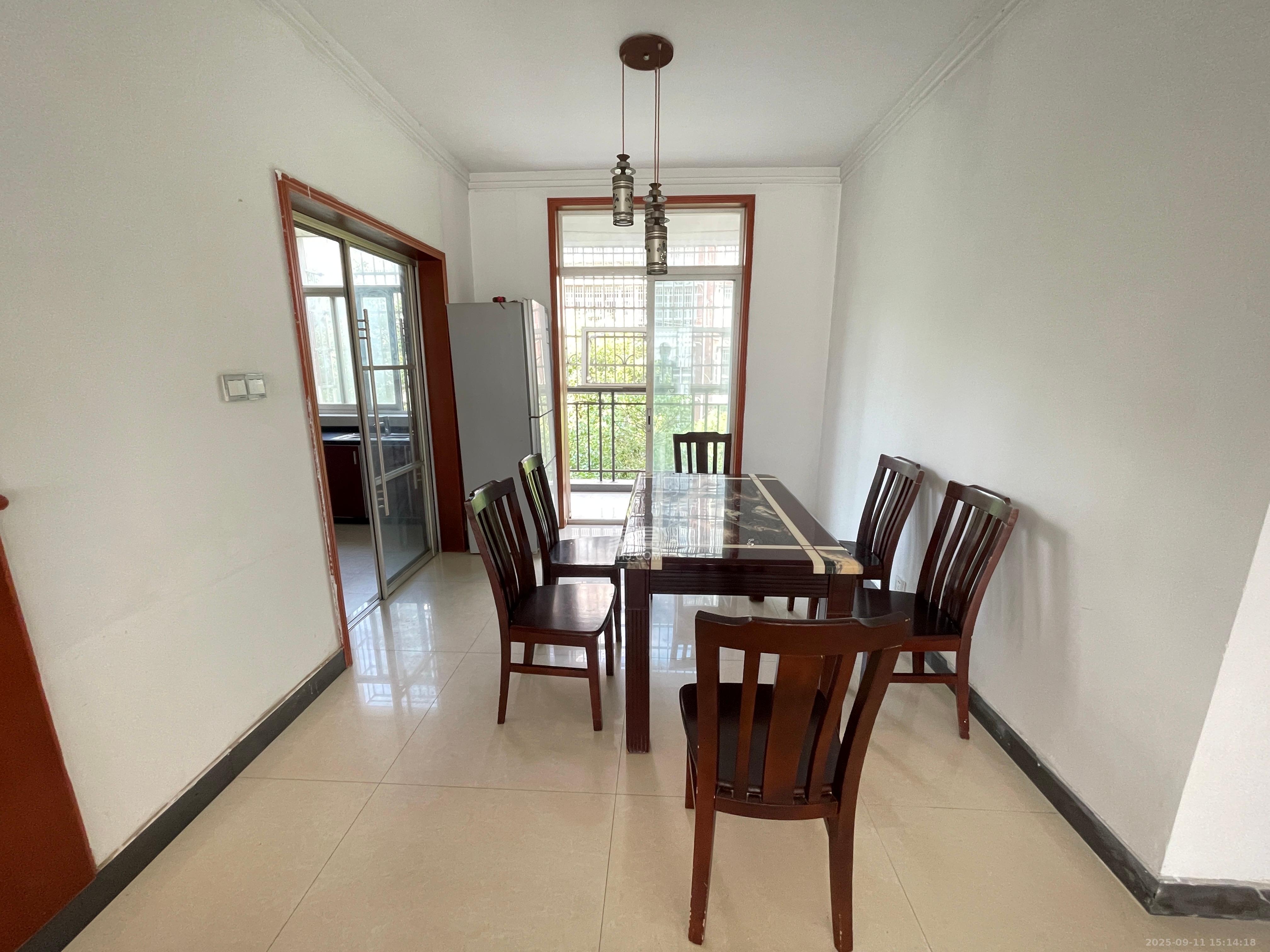 山水英伦  3室2厅2卫    1800.0元/月 山水英伦  3室2厅2卫    1800.0元/月室内图