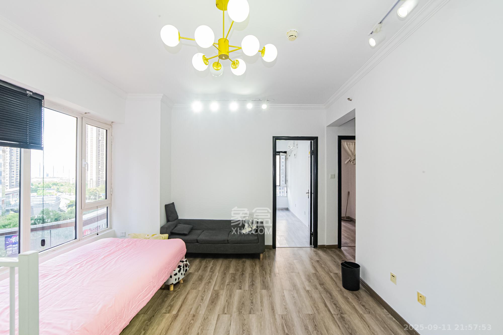 北辰三角洲E3区 1室1厅1卫 70.0万 北辰三角洲E3区 1室1厅1卫 70.0万客厅