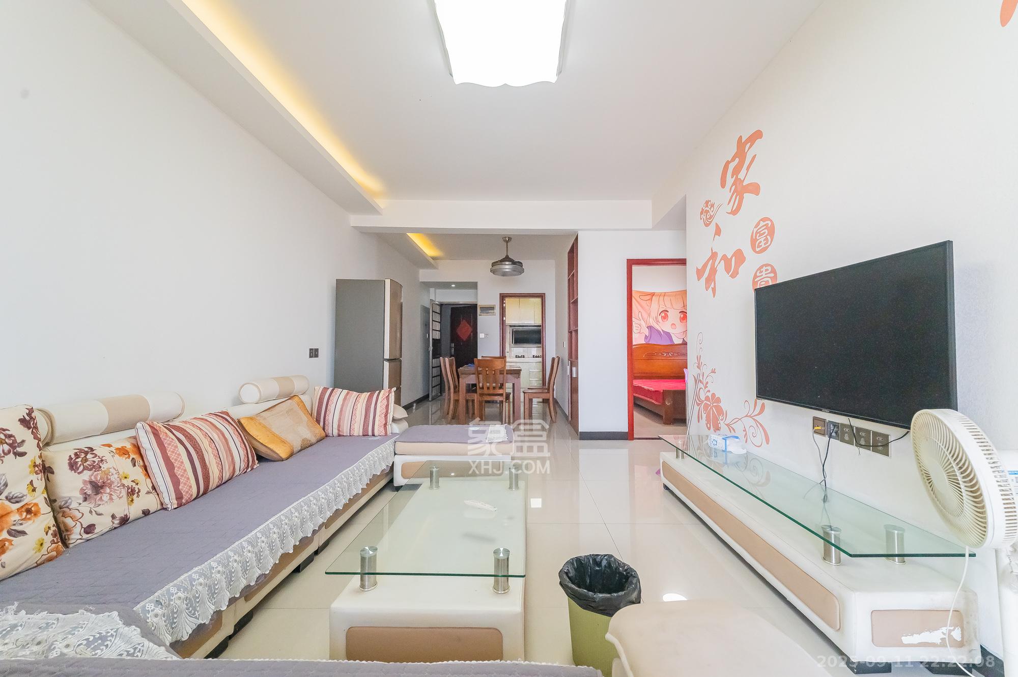 水岸世景  2室1厅1卫    62.0万客厅