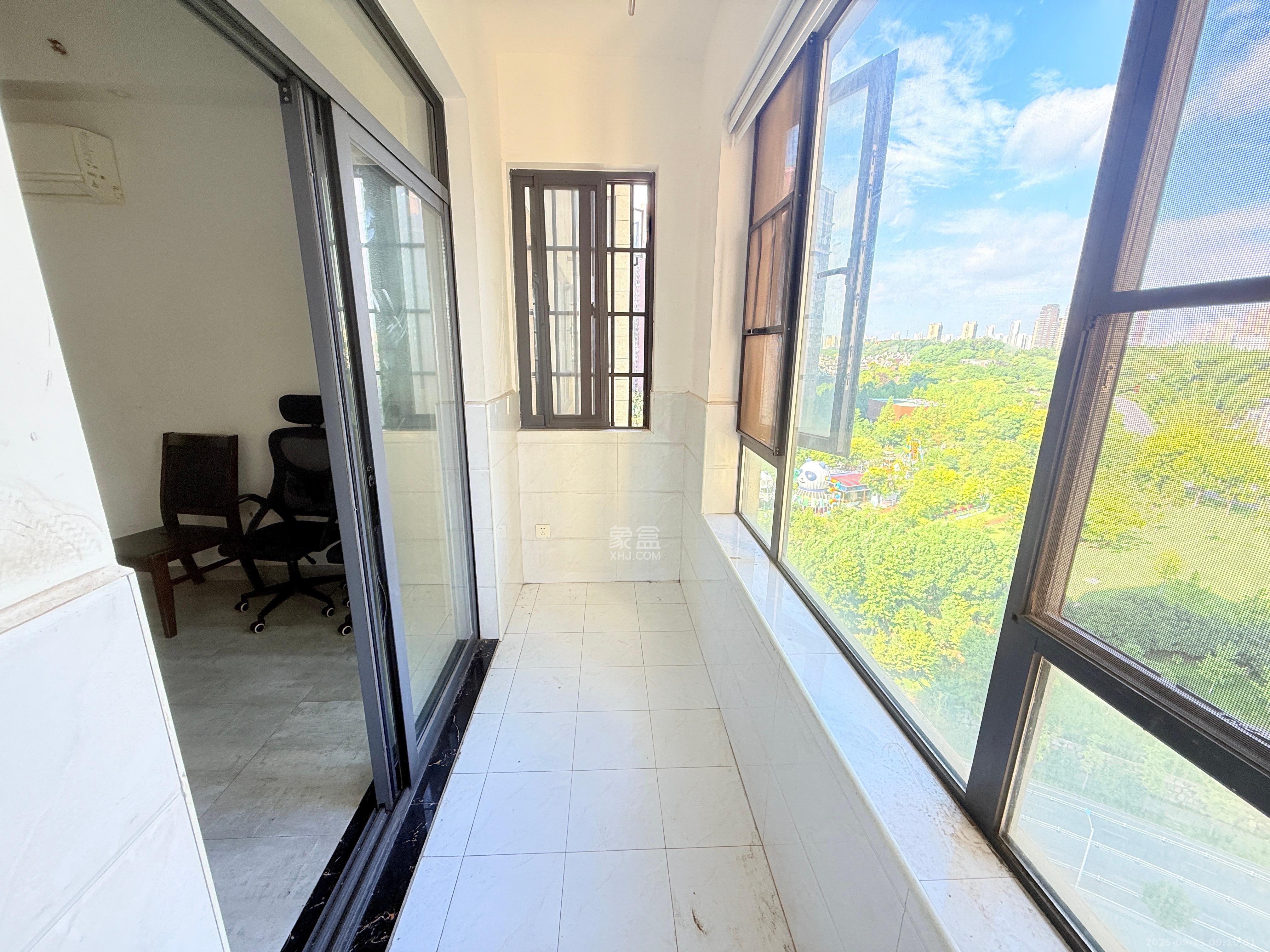 半山公馆（半山国际中心）  2室2厅1卫    2300.0元/月室内图