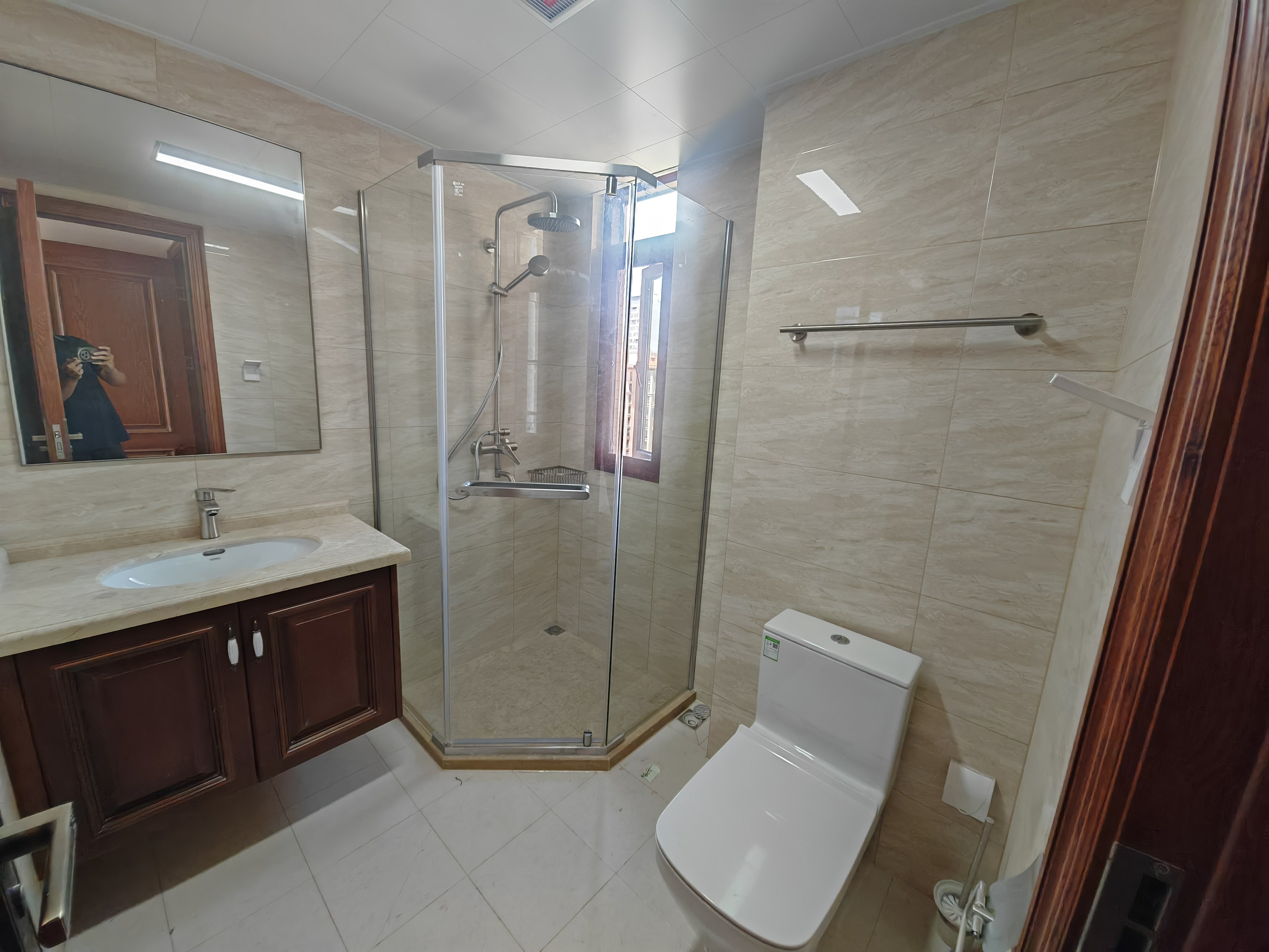 椰风水韵(南区) 3室2厅2卫 3000.0元/月 椰风水韵(南区) 3室2厅2卫 3000.0元/月室内图