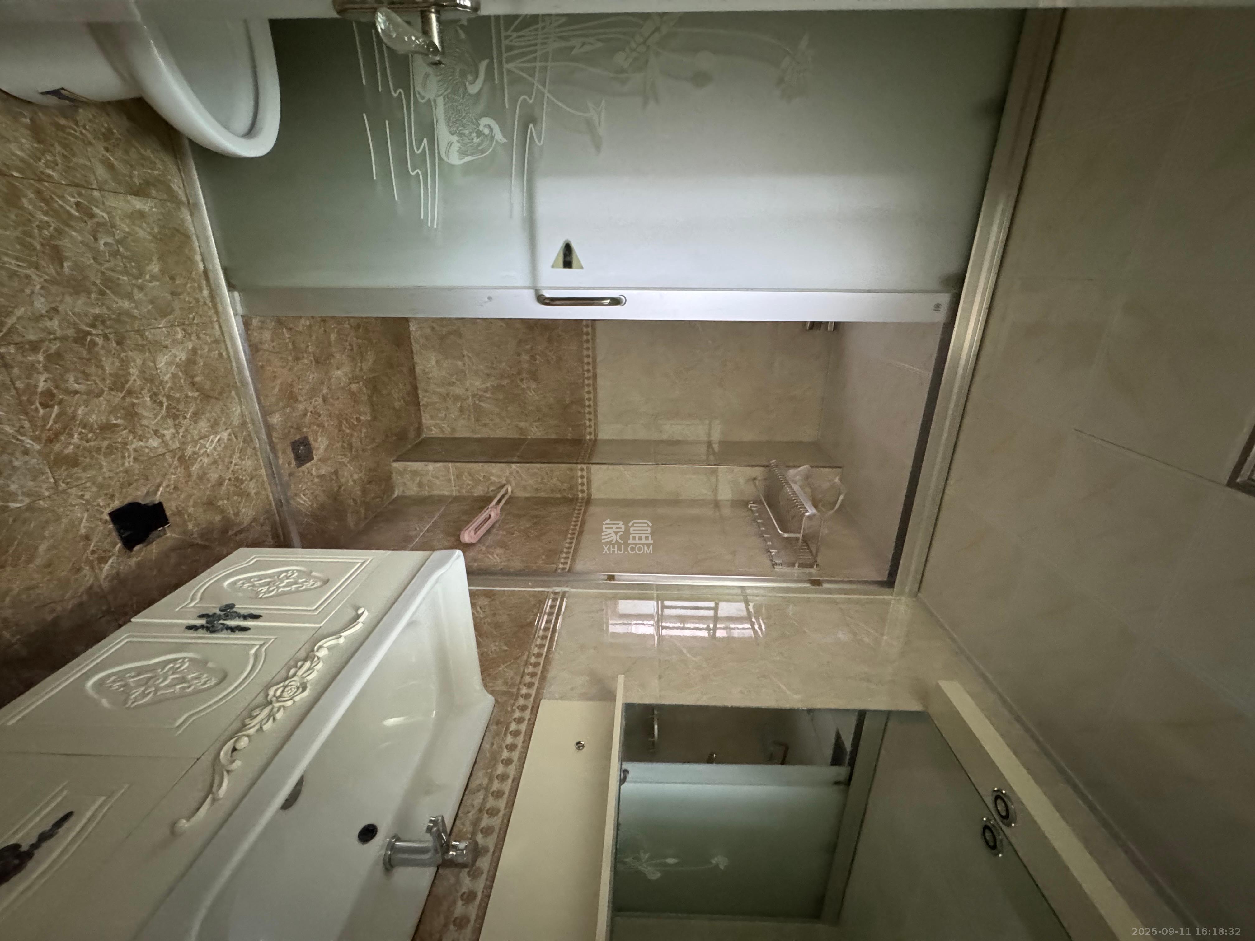 新城国际花都 3室2厅1卫 2100.0元/月 新城国际花都 3室2厅1卫 2100.0元/月室内图