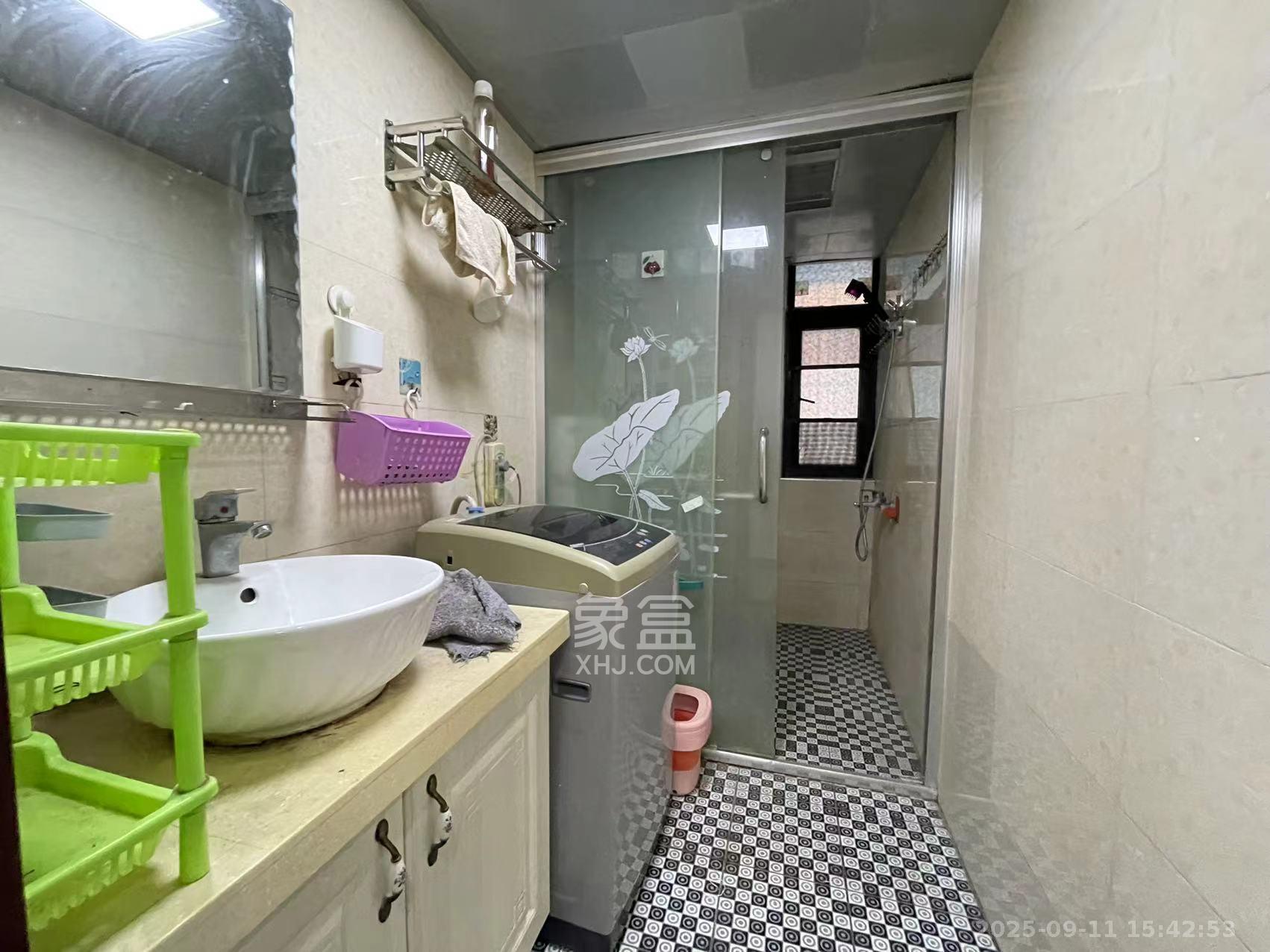 华城广场  2室2厅1卫    2450.0元/月室内图