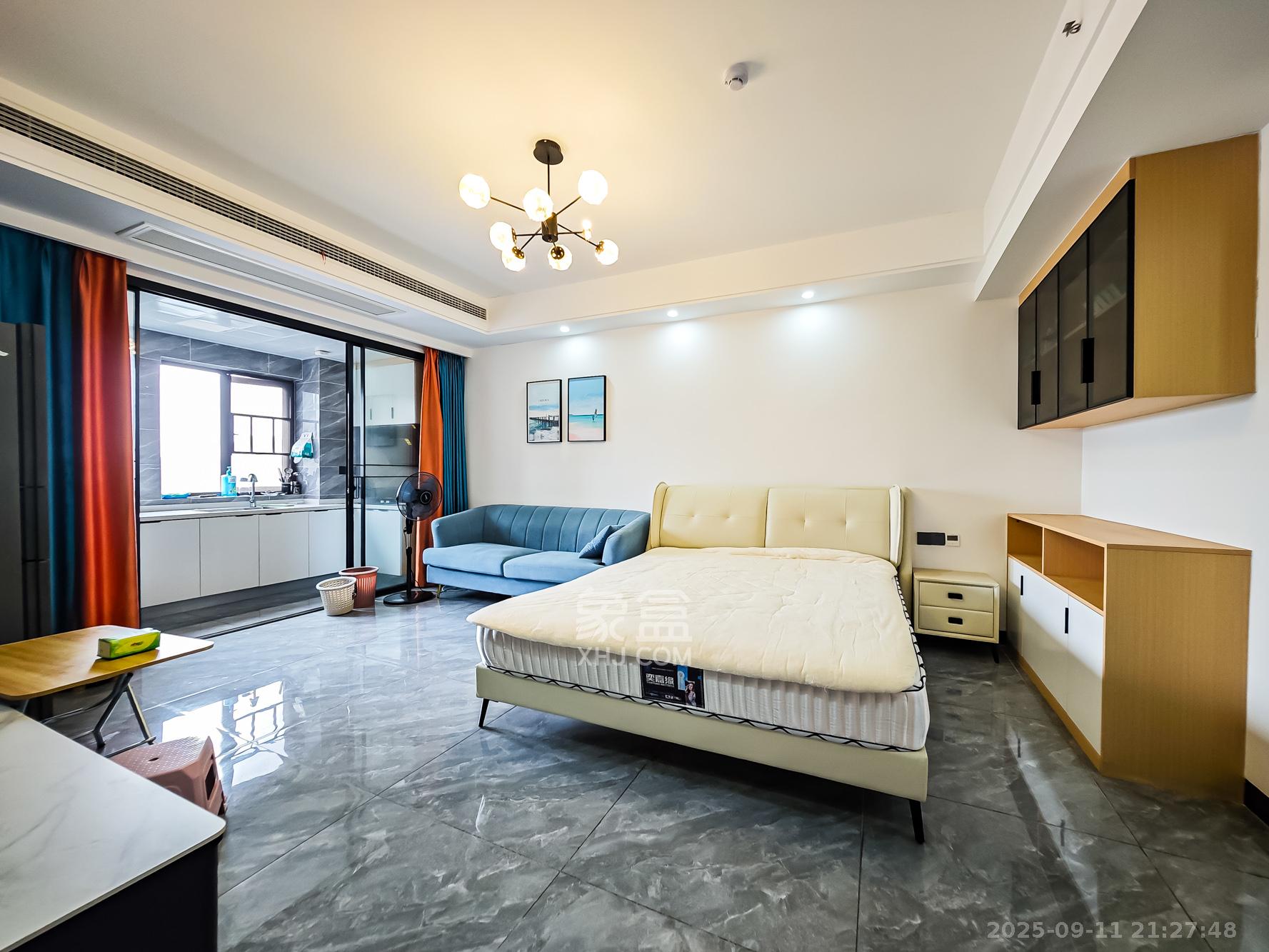 福晟钱隆国际(晟冉景苑)  1室1厅1卫    50.0万 福晟钱隆国际(晟冉景苑)  1室1厅1卫    50.0万客厅