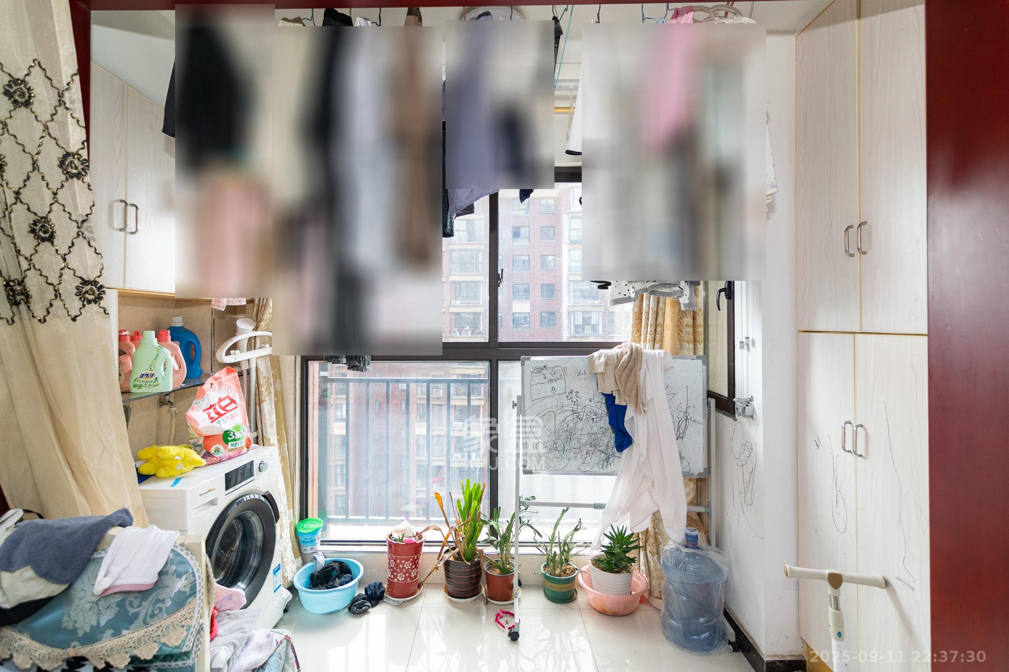 新城国际花都  2室2厅1卫    46.0万阳台