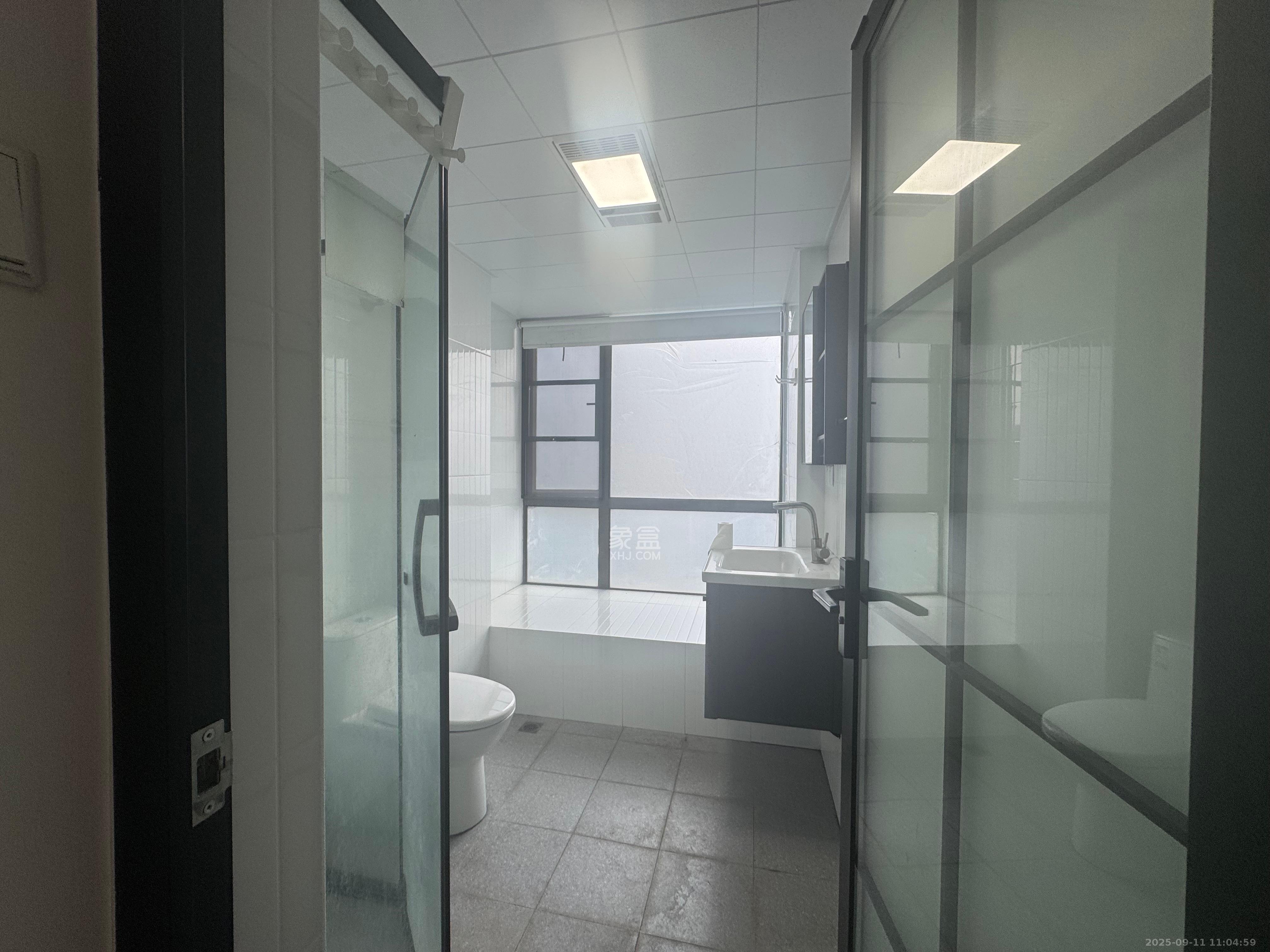 通用时代国际社区  3室2厅2卫    3300.0元/月室内图