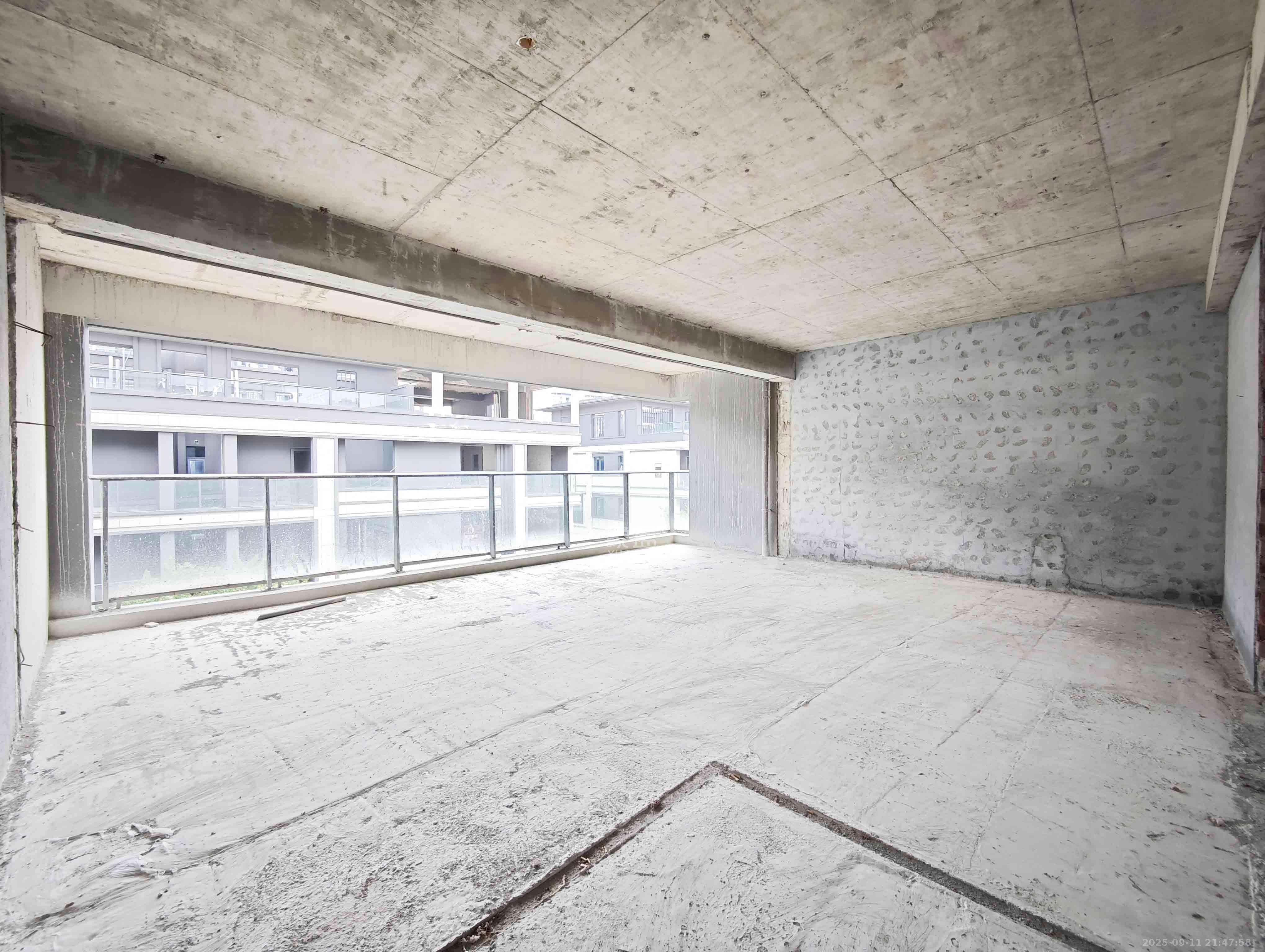 新城明昱东方 6室2厅3卫 408.0万 新城明昱东方 6室2厅3卫 408.0万卧室