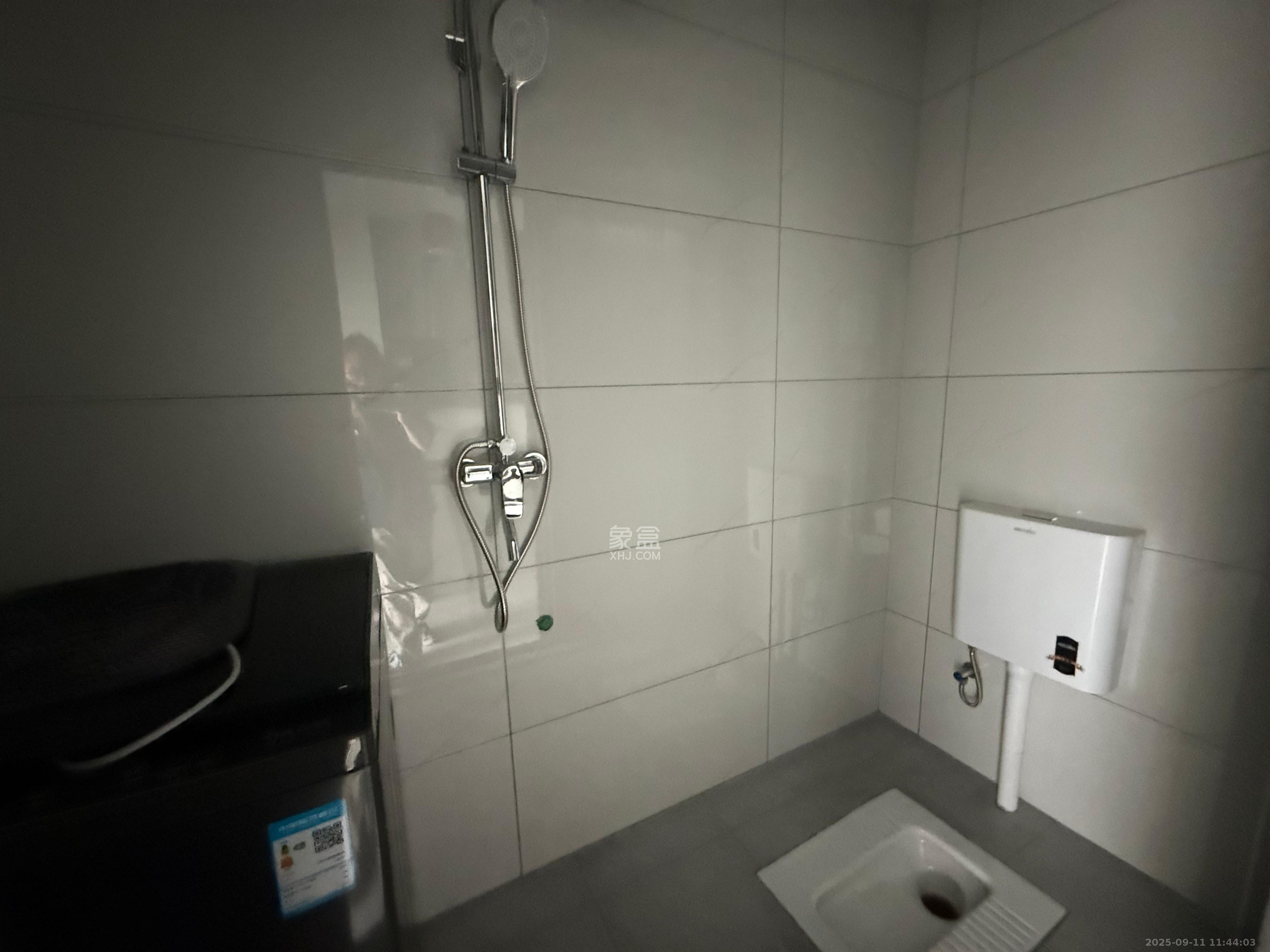 中南国际眼镜城(中伟商业中心) 1室1厅1卫 1200.0元/月 中南国际眼镜城(中伟商业中心) 1室1厅1卫 1200.0元/月室内图