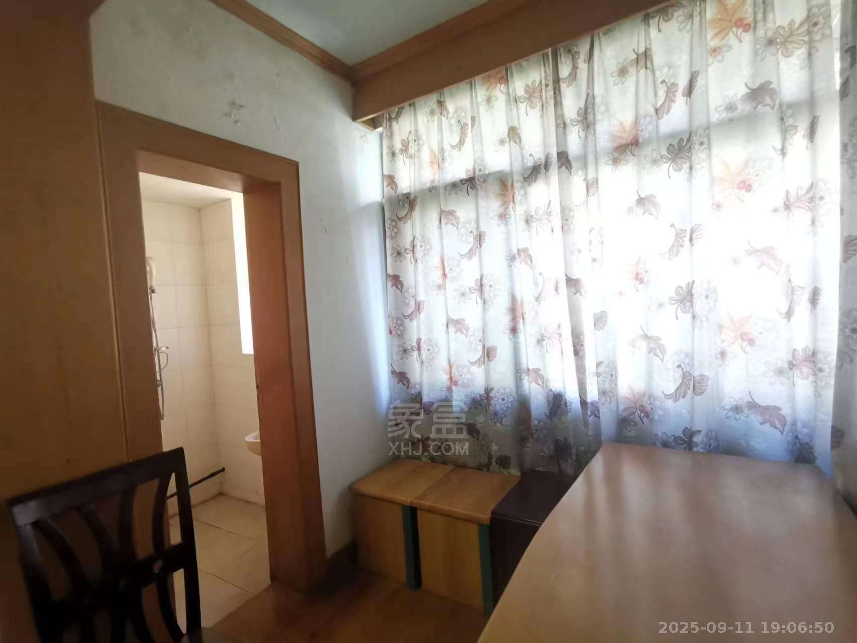 日报社 3室2厅2卫 1300.0元/月 日报社 3室2厅2卫 1300.0元/月室内图