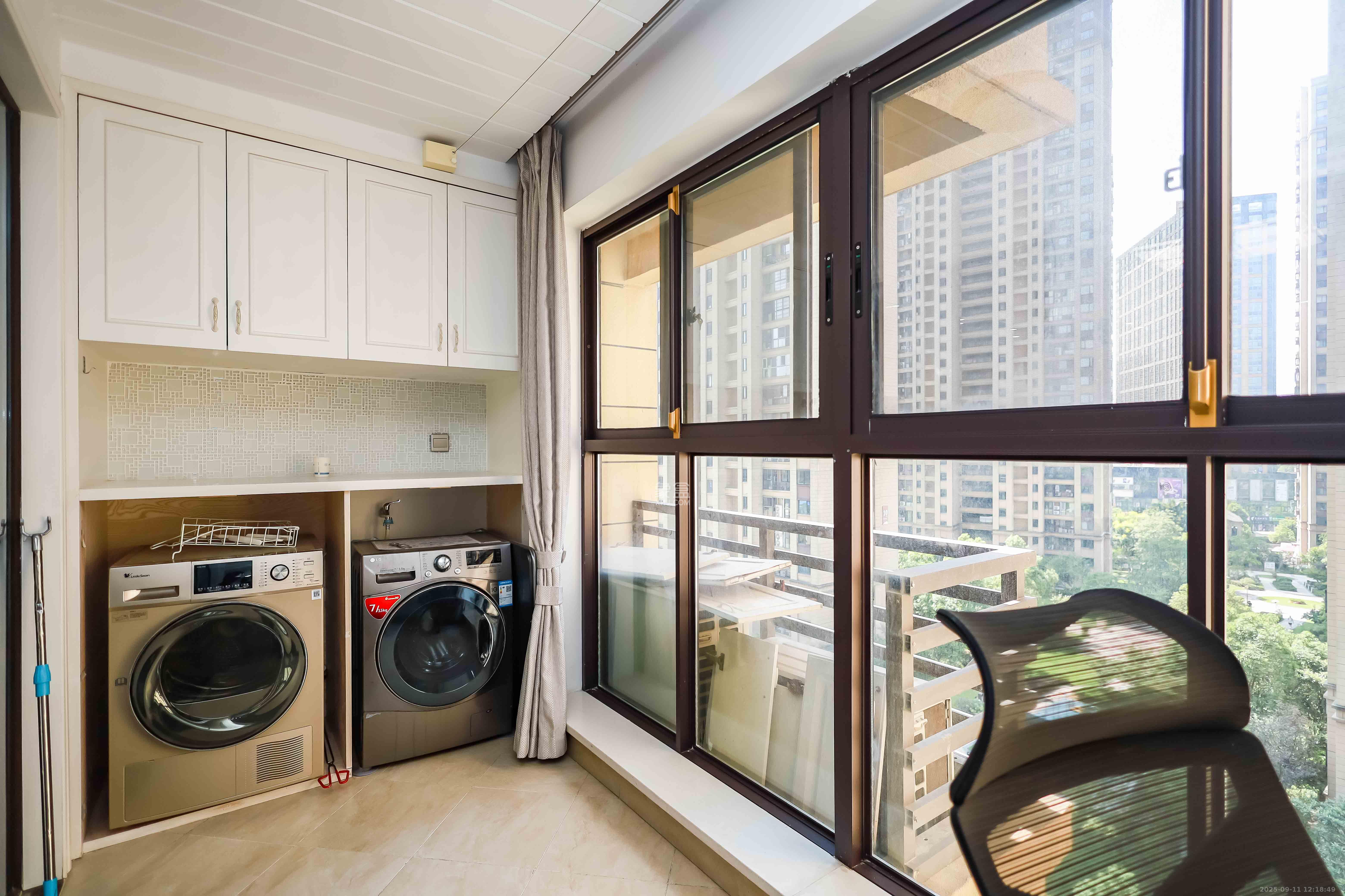 奥克斯缔壹城  3室2厅2卫    110.0万 奥克斯缔壹城  3室2厅2卫    110.0万阳台