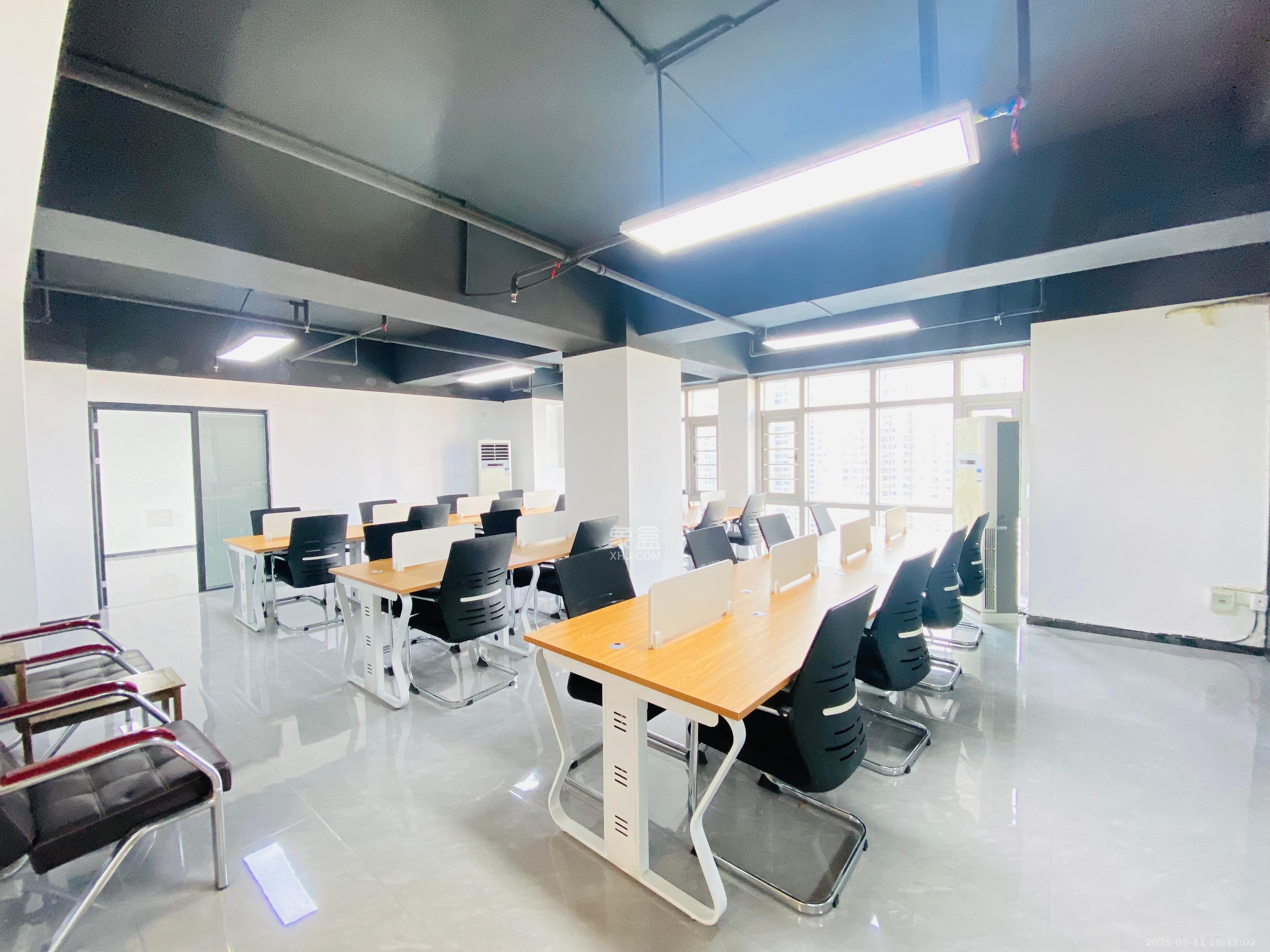 奥克斯广场  1室0厅0卫    8500.0元/月室内图