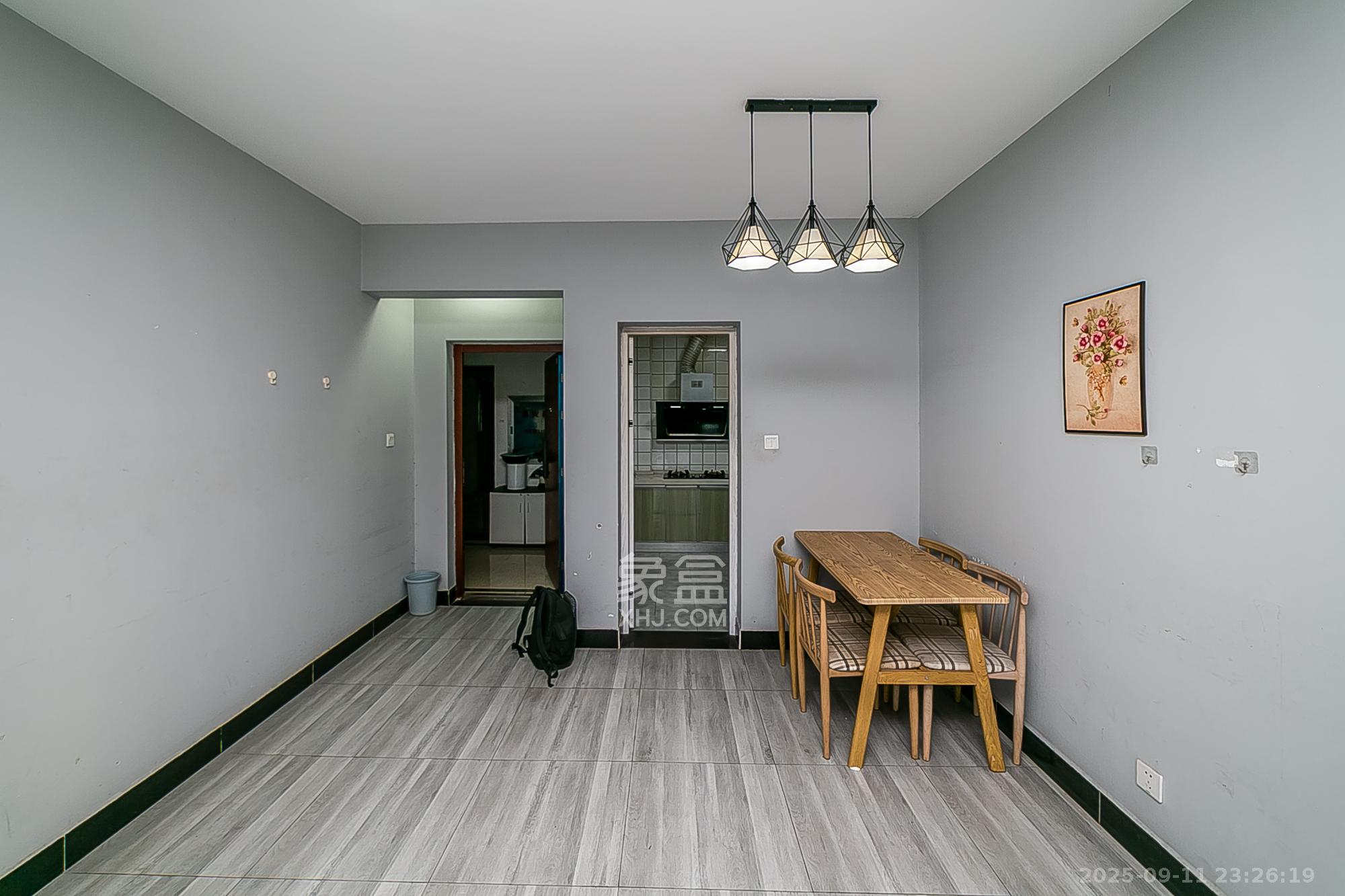 荣盛花语书苑  3室2厅2卫    77.8万客厅