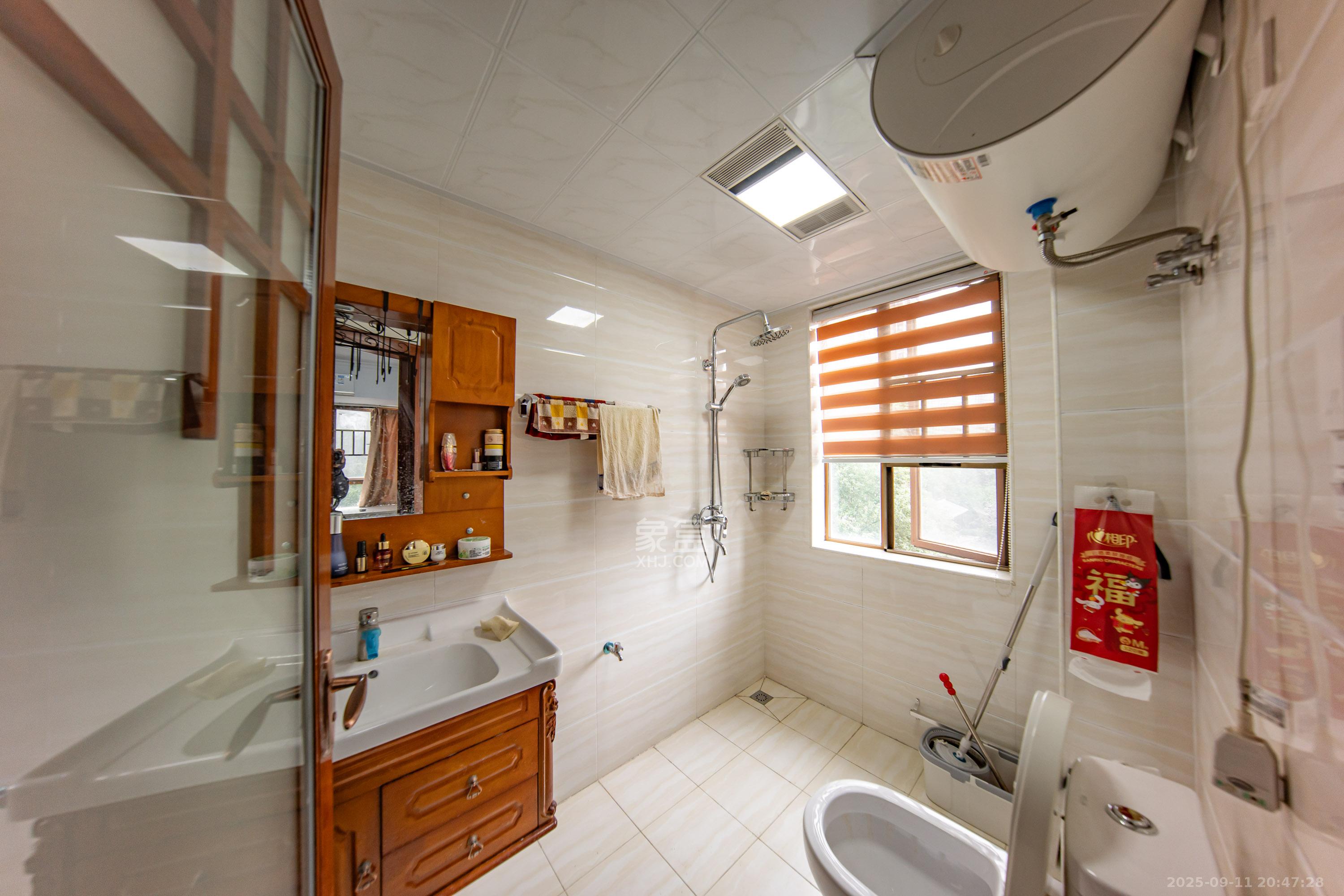 锑都家园  3室2厅2卫    67.0万卫生间