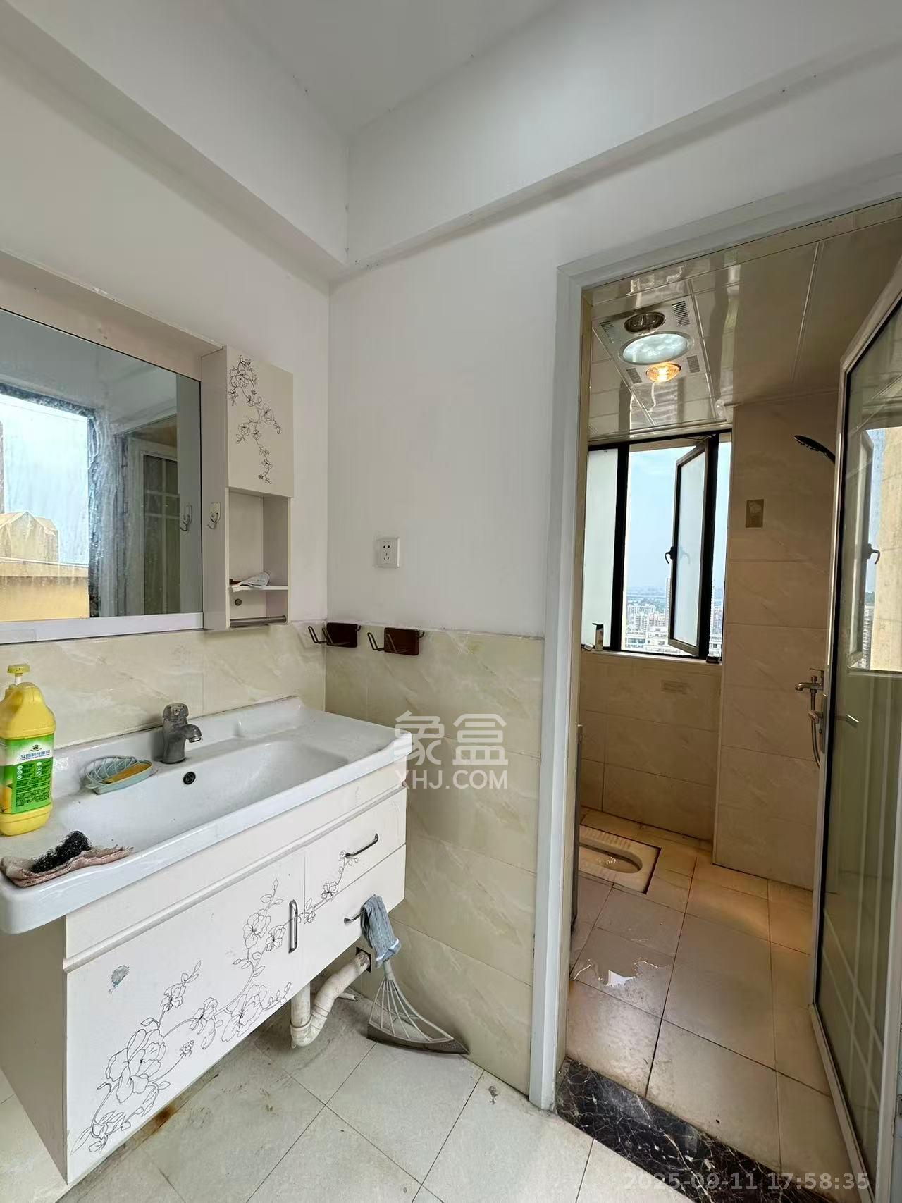 光明E城  2室2厅1卫    2000.0元/月 光明E城  2室2厅1卫    2000.0元/月室内图