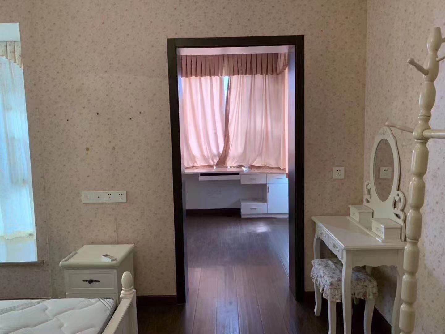 愉景湾西域  2室1厅1卫   2000.00元/月室内图