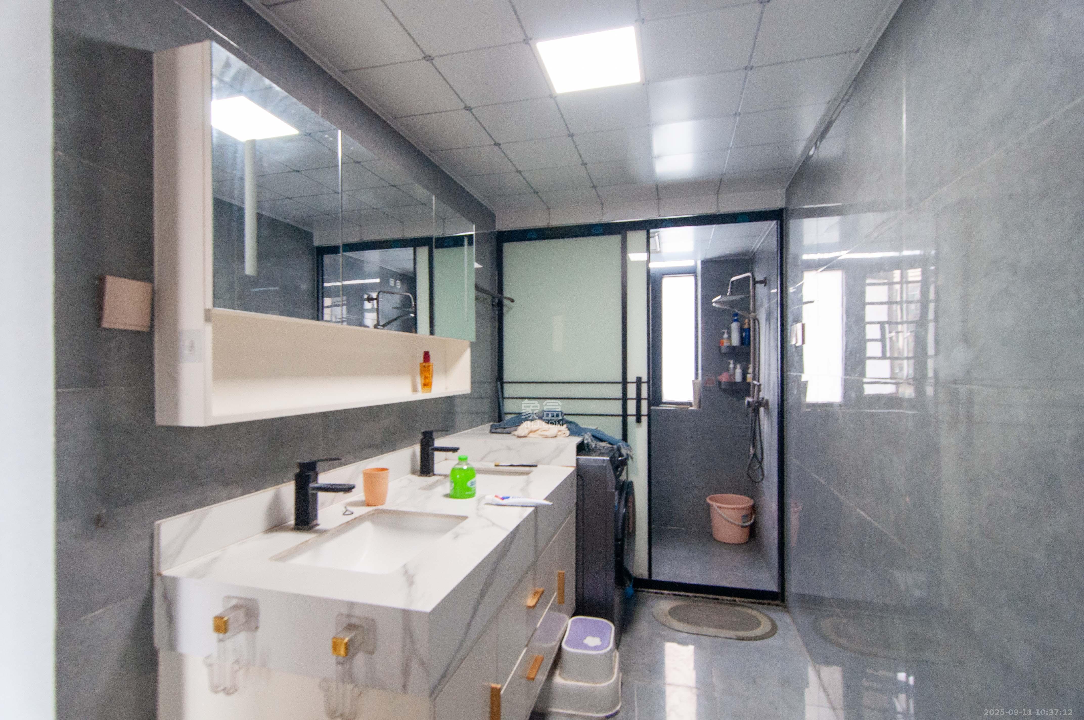 麓谷加州阳光  3室2厅2卫    100.0万 麓谷加州阳光  3室2厅2卫    100.0万卫生间