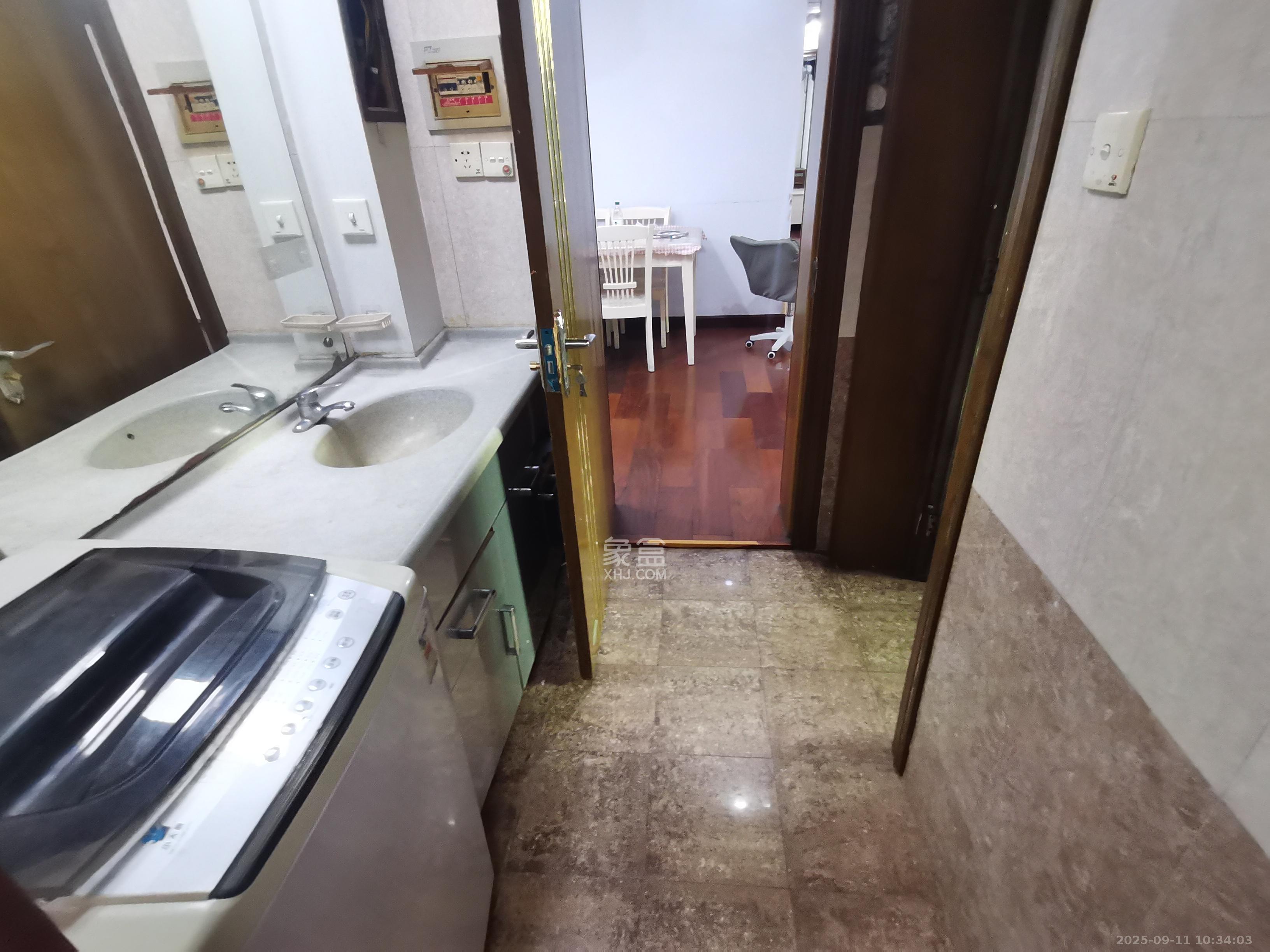 阳明山庄  3室2厅1卫   2300.00元/月室内图