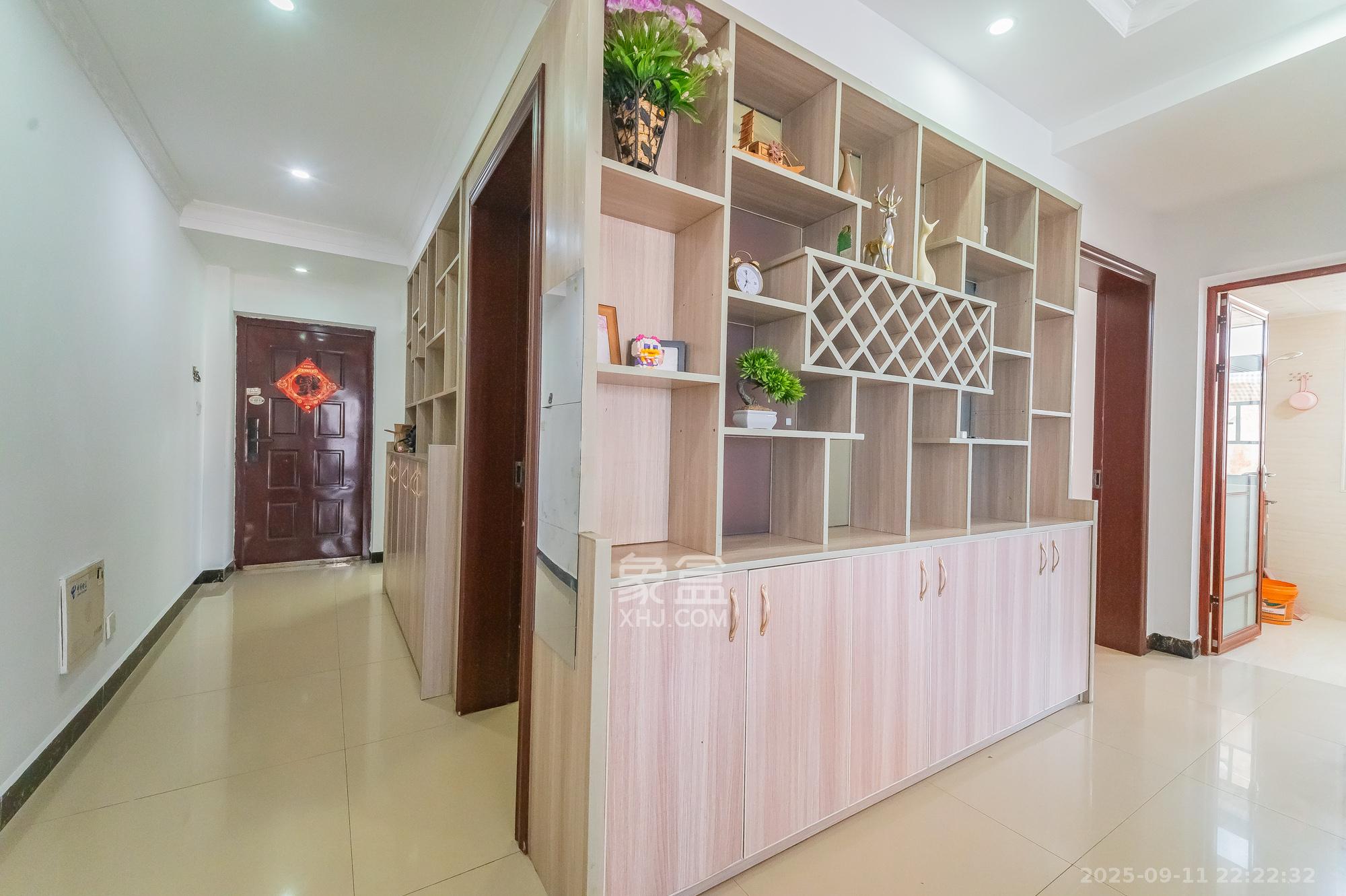 水岸世景  3室2厅1卫    60.8万 水岸世景  3室2厅1卫    60.8万客厅