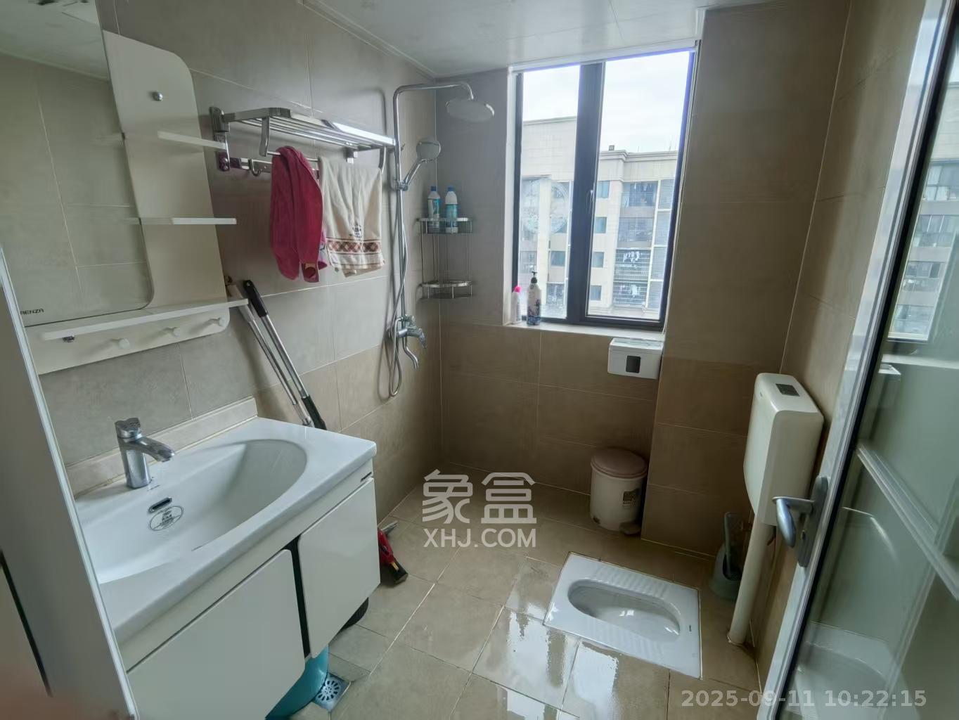 星湖湾二期高层  4室2厅2卫    3500.0元/月室内图