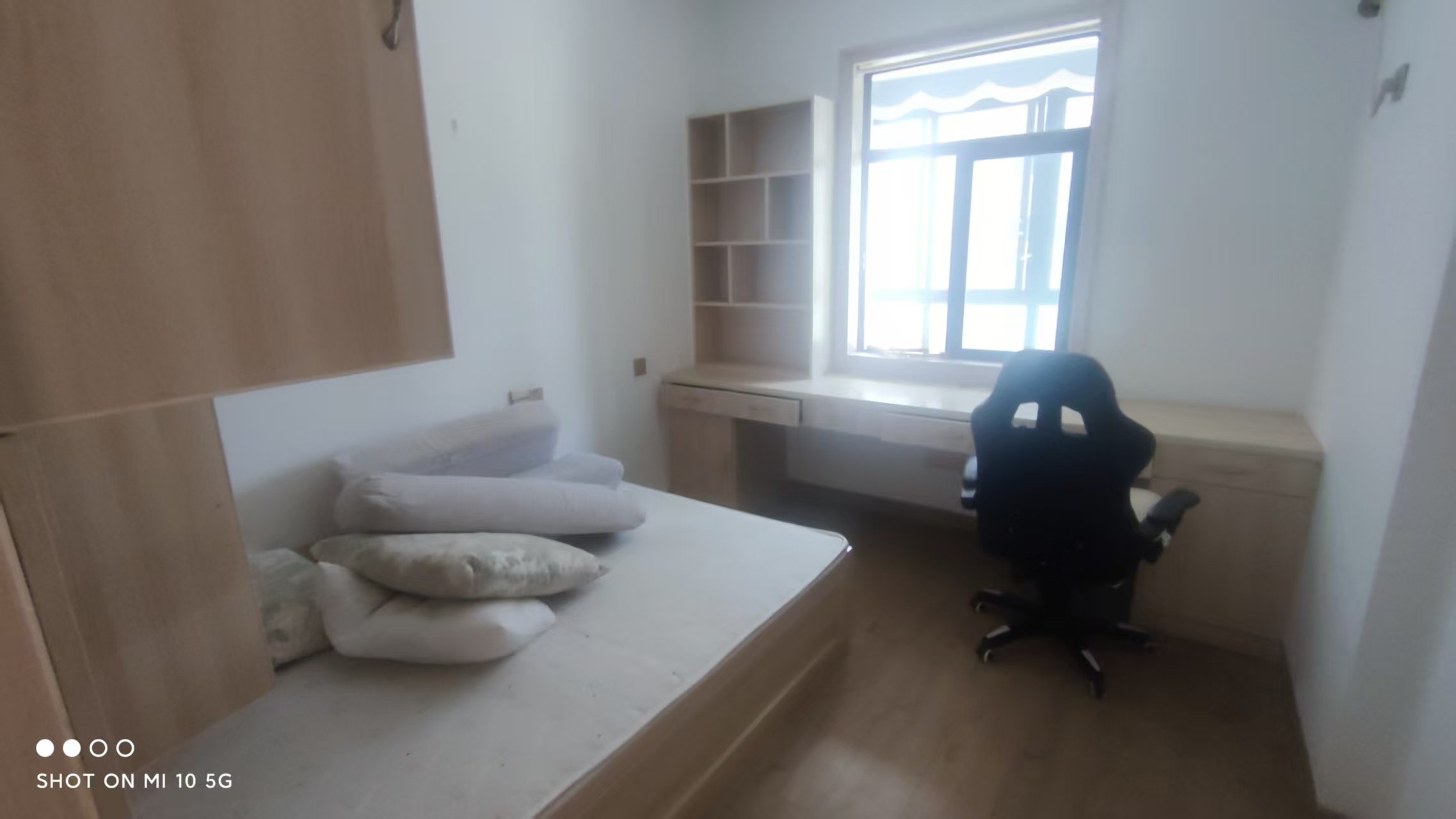 会龙山溪谷（住宅）  4室2厅2卫   2100.00元/月室内图