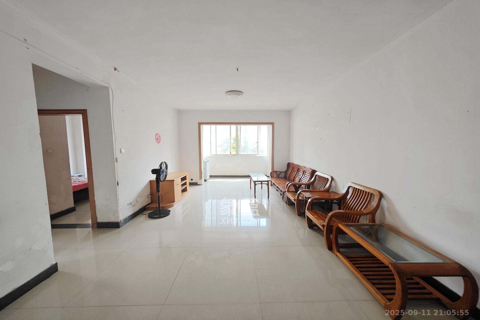 景江雅苑  2室2厅1卫    50.0万 景江雅苑  2室2厅1卫    50.0万客厅